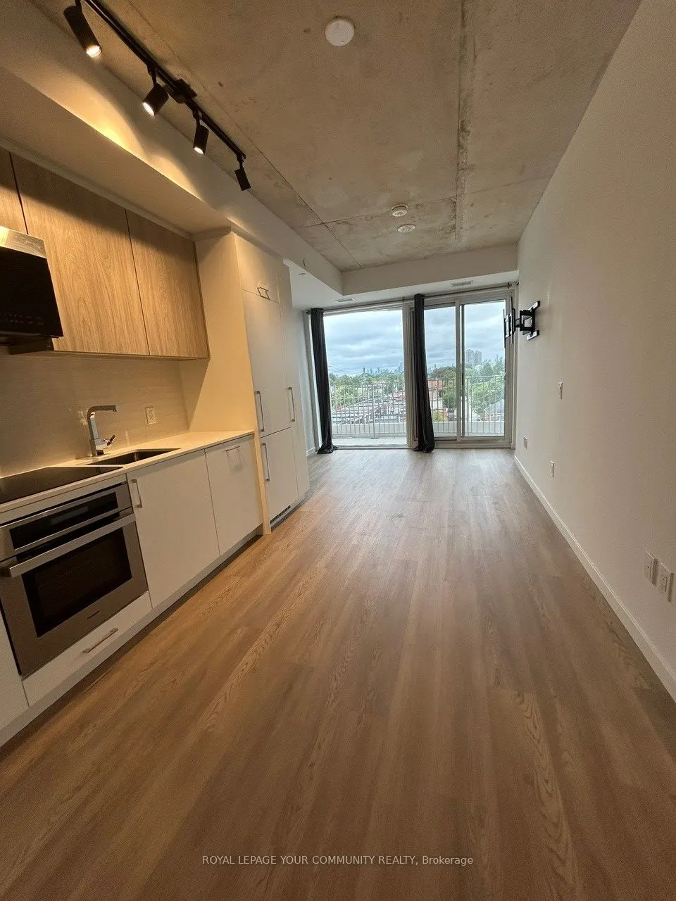 689 The Queensway, #424