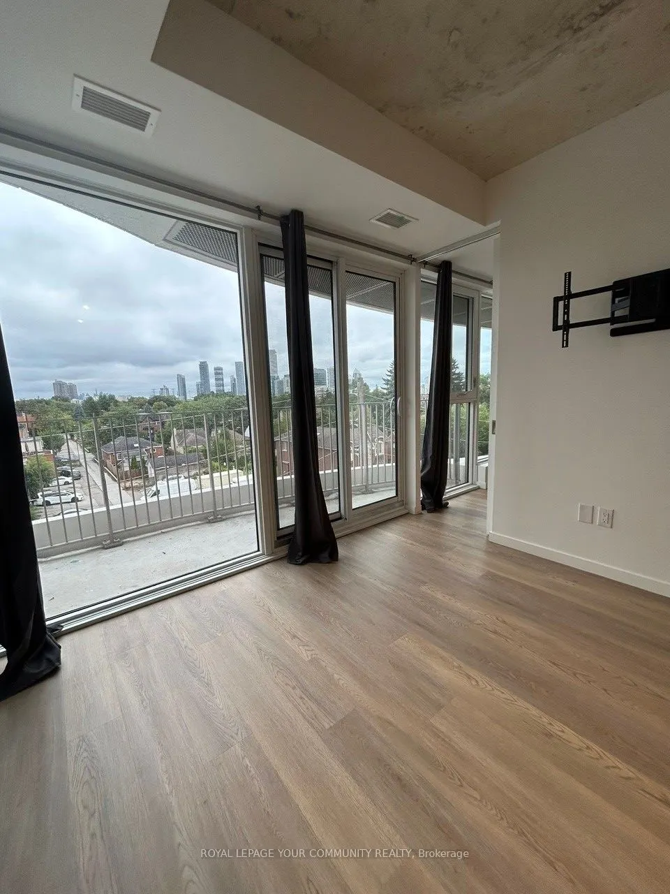 689 The Queensway, #424