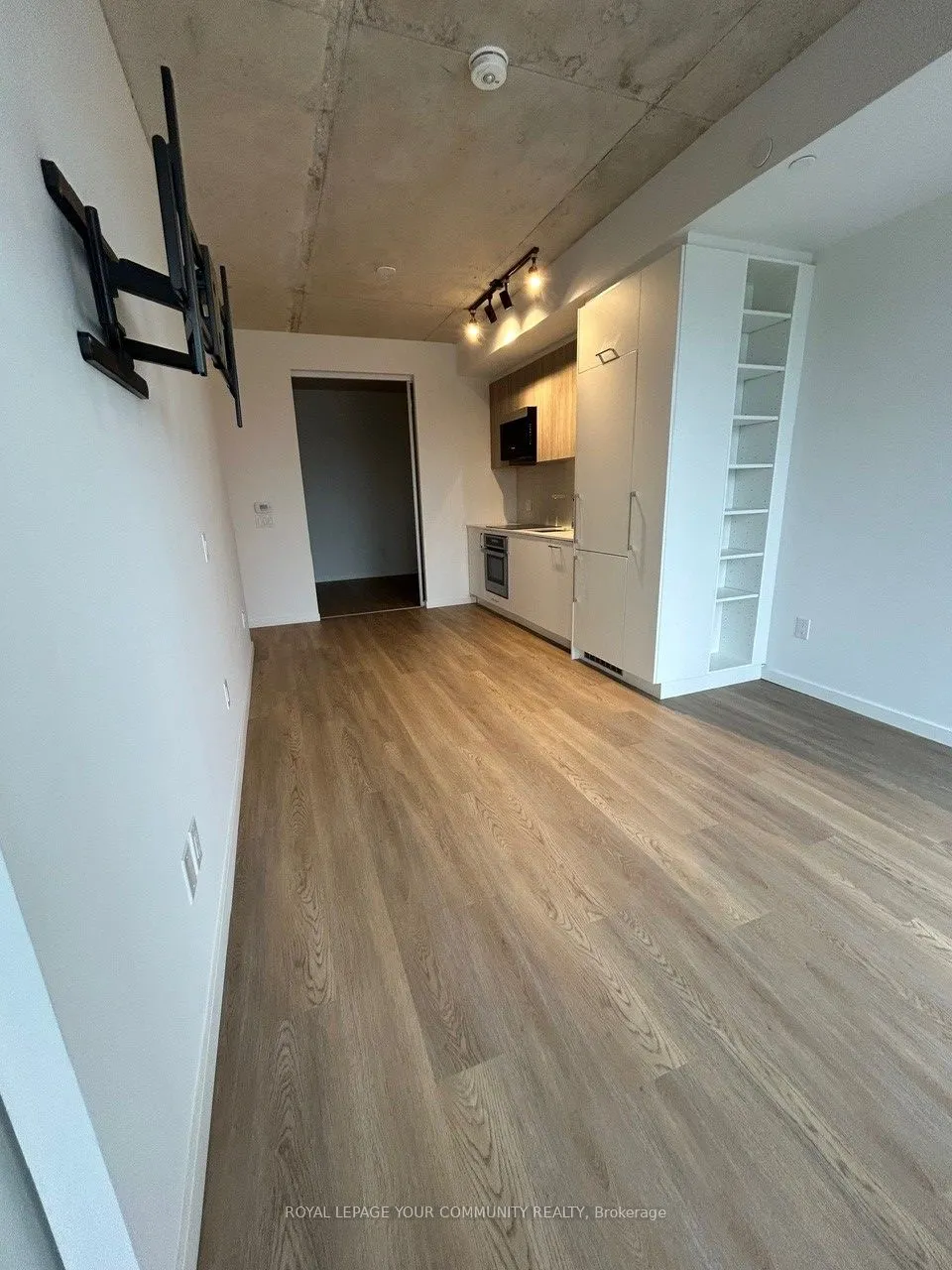 689 The Queensway, #424