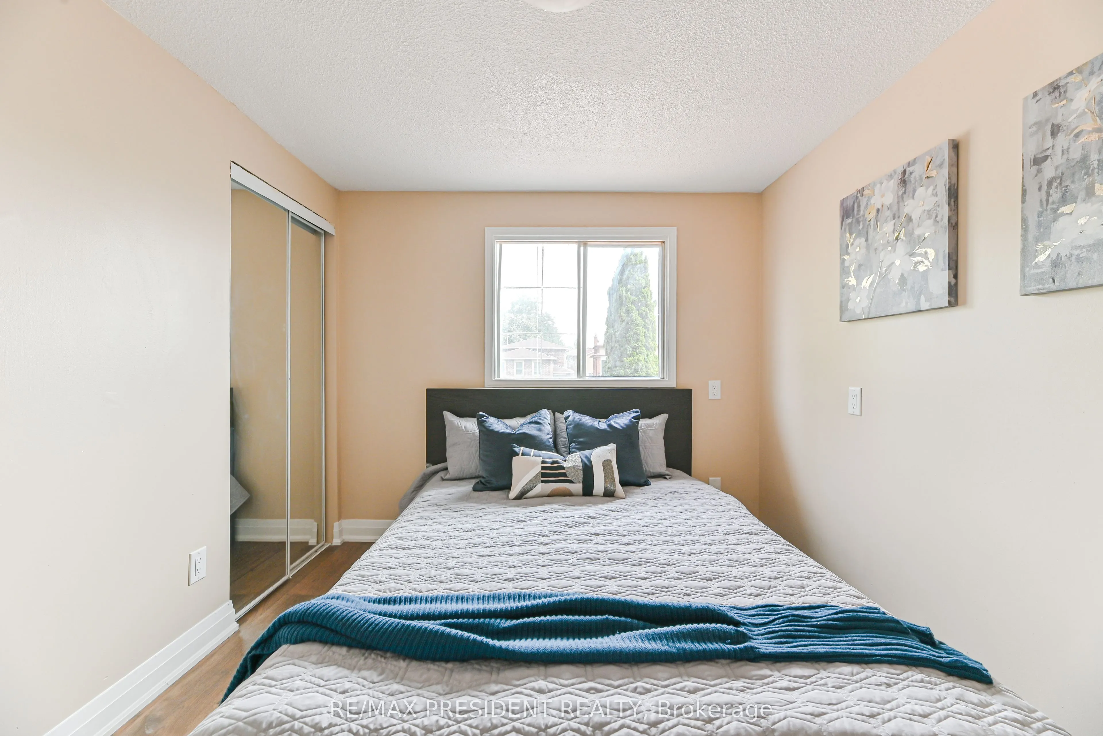 4 Lawnview Court