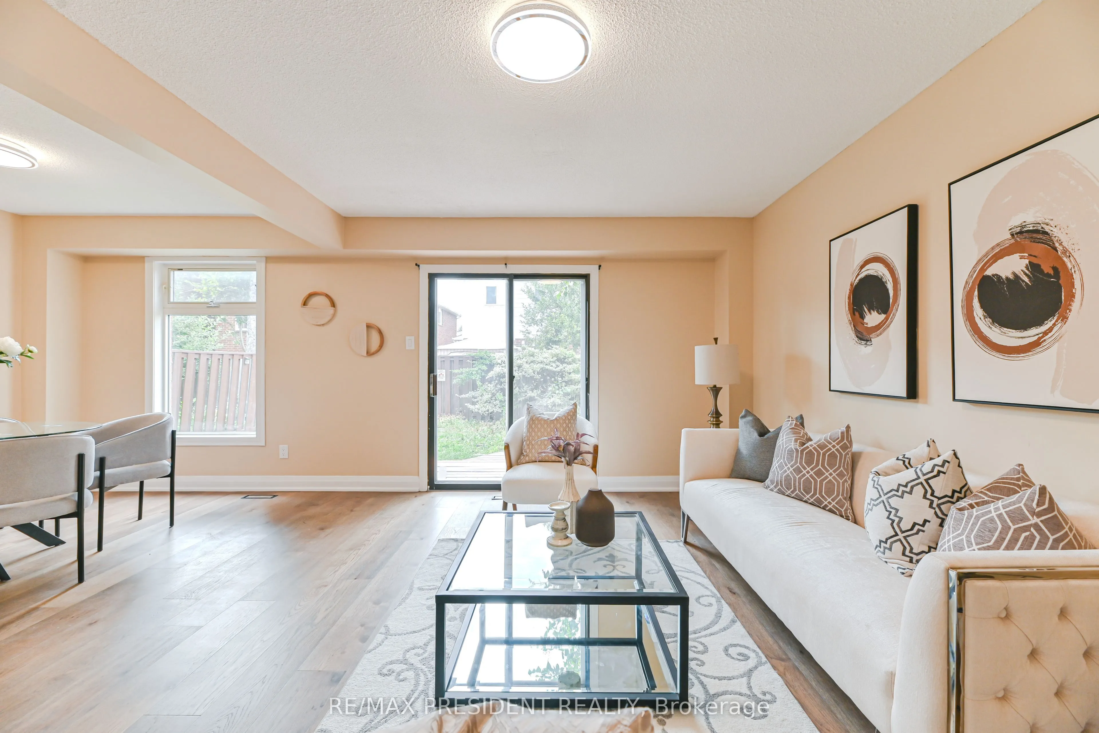 4 Lawnview Court
