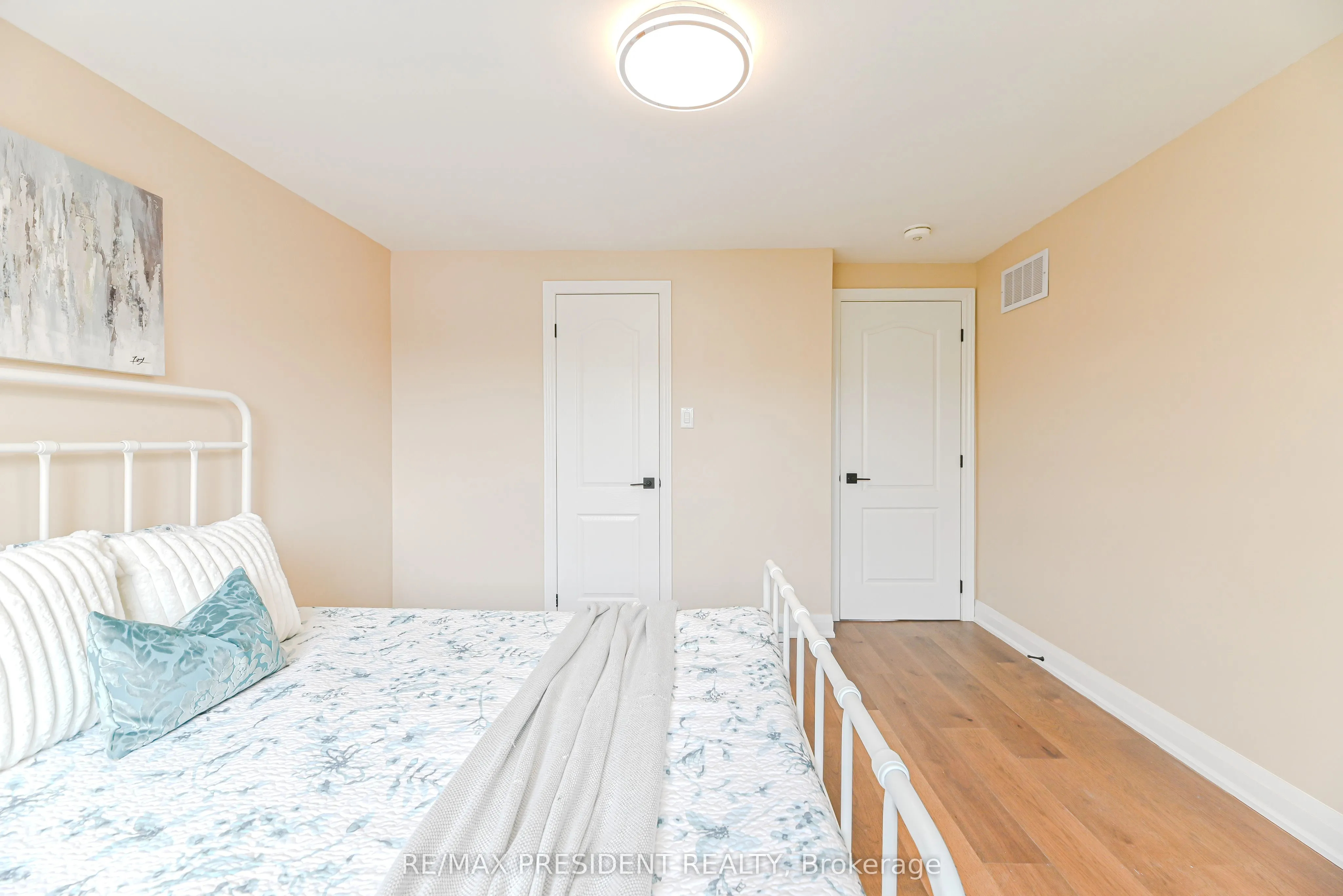 4 Lawnview Court