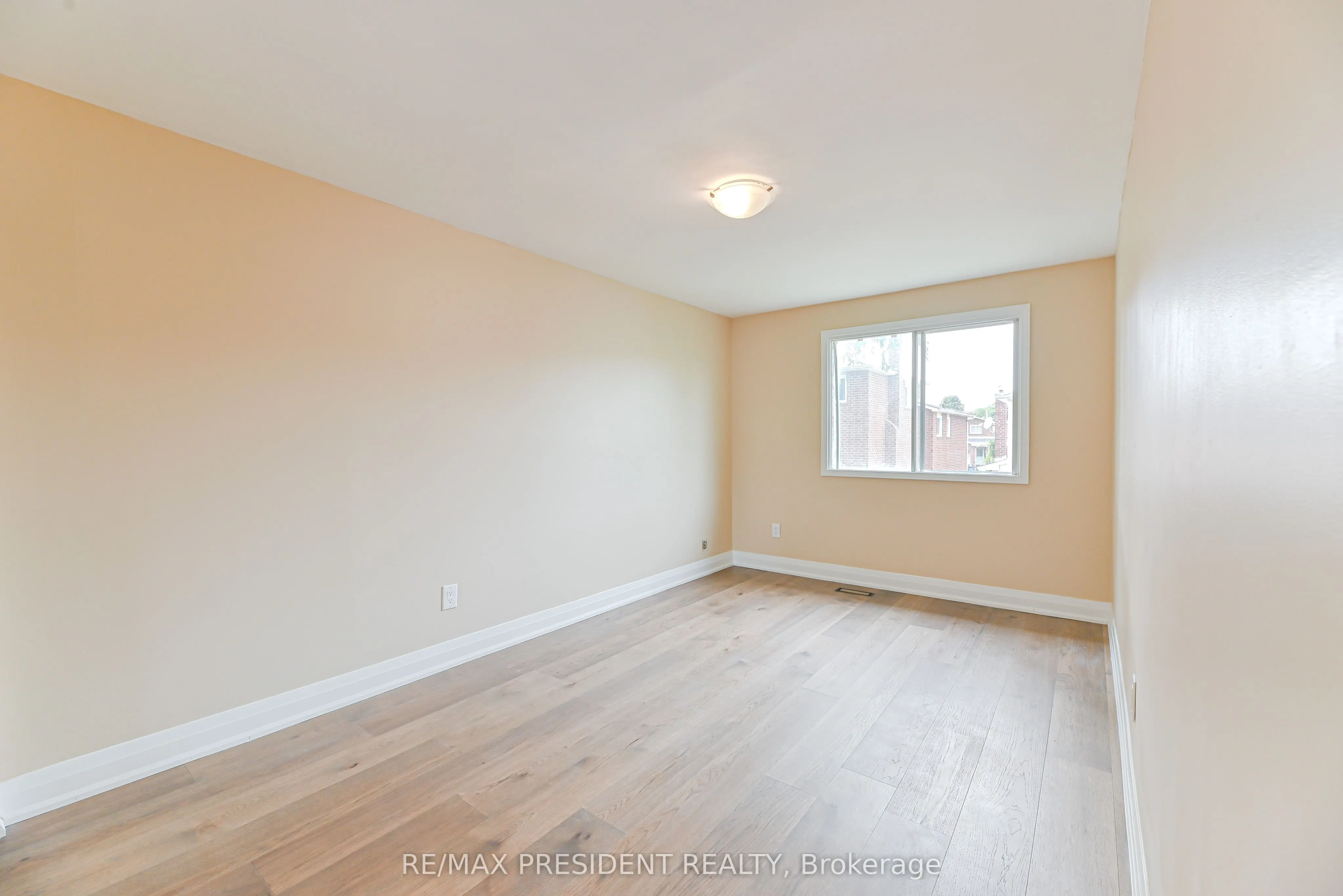 4 Lawnview Court