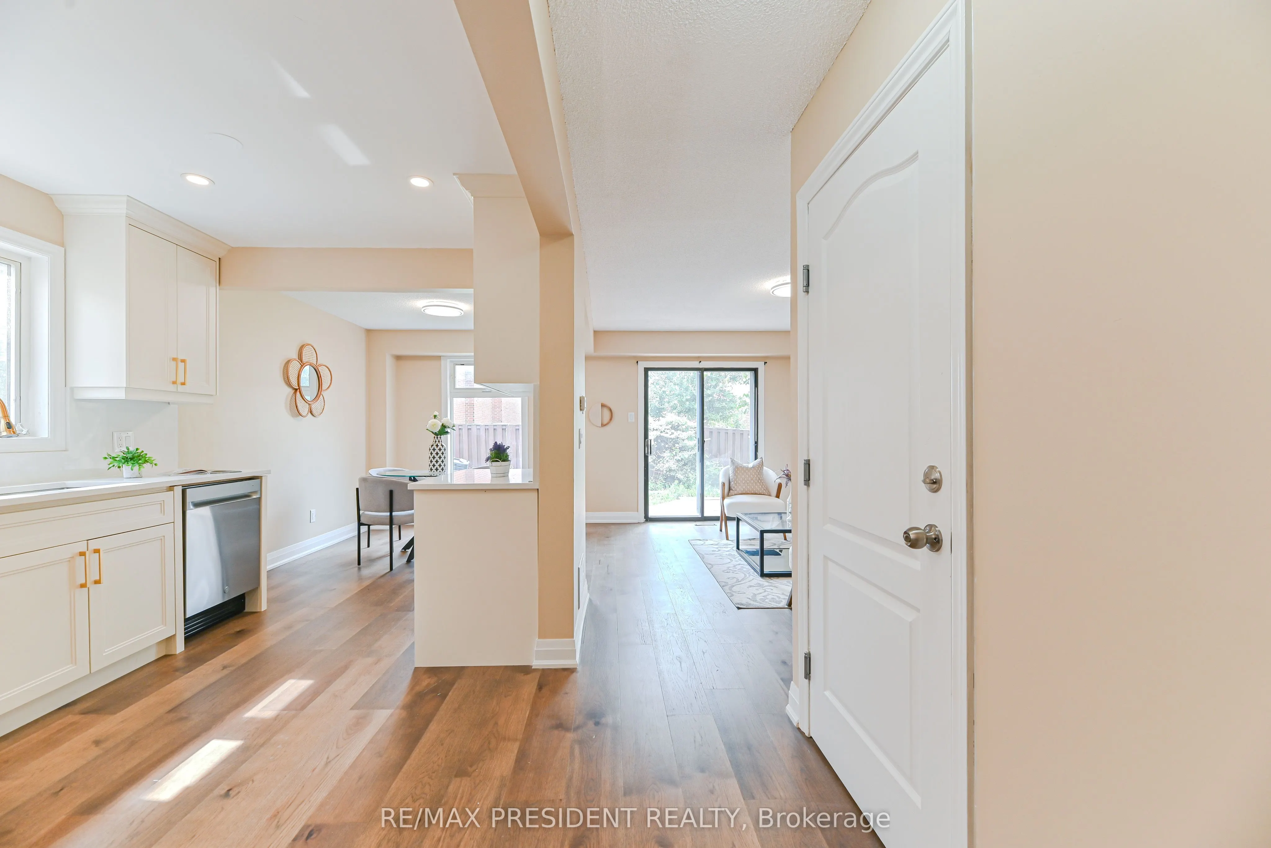 4 Lawnview Court