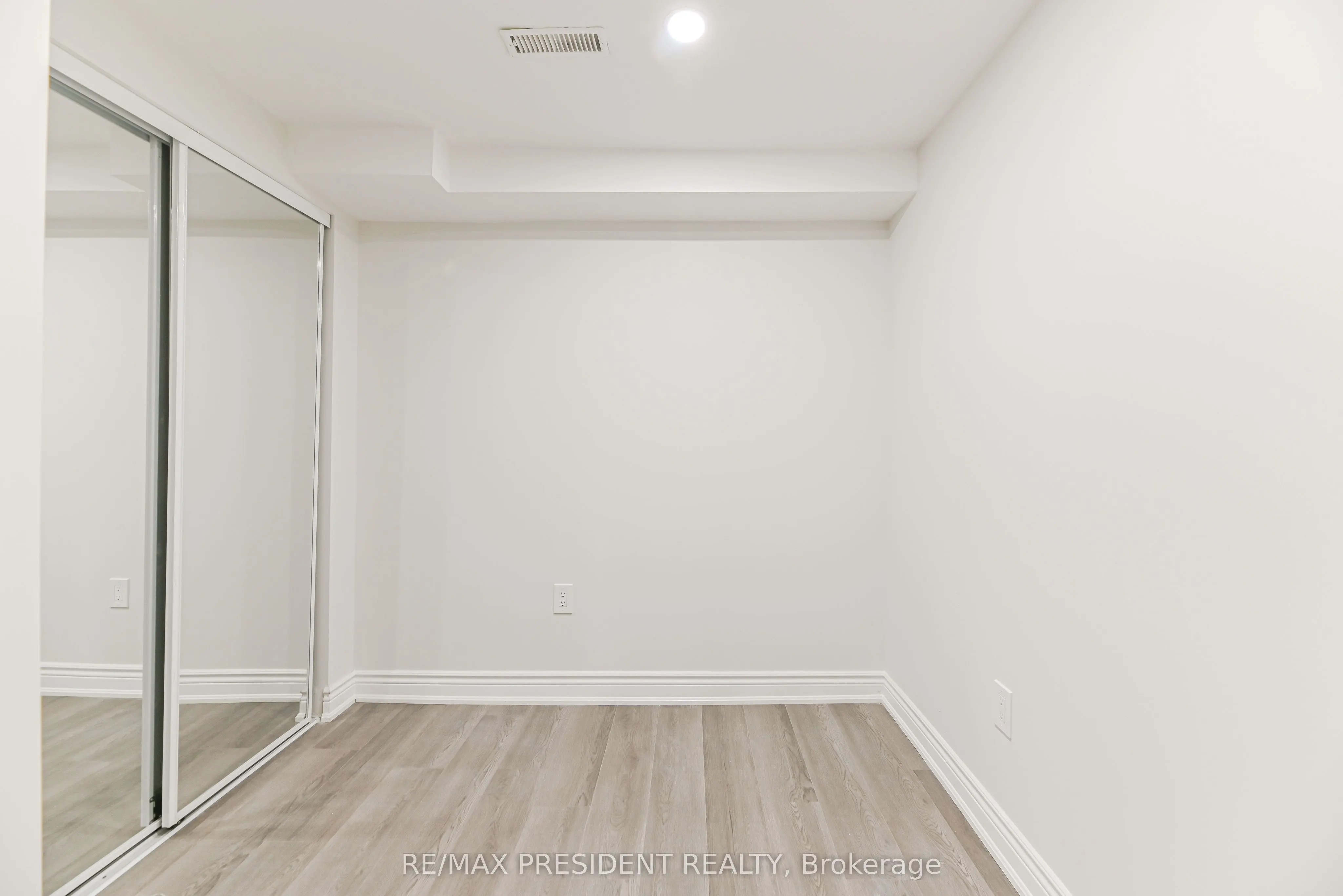 4 Lawnview Court