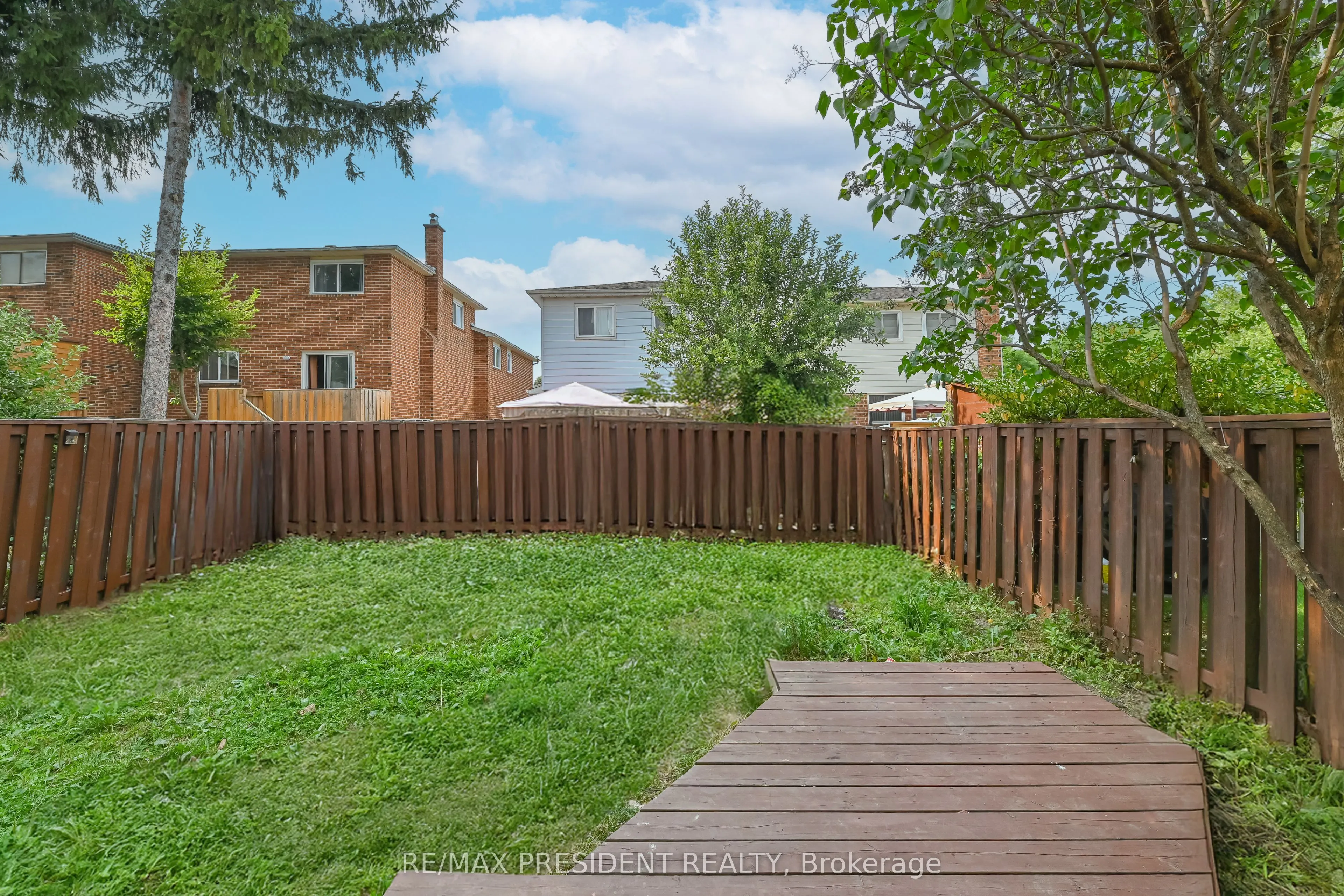4 Lawnview Court