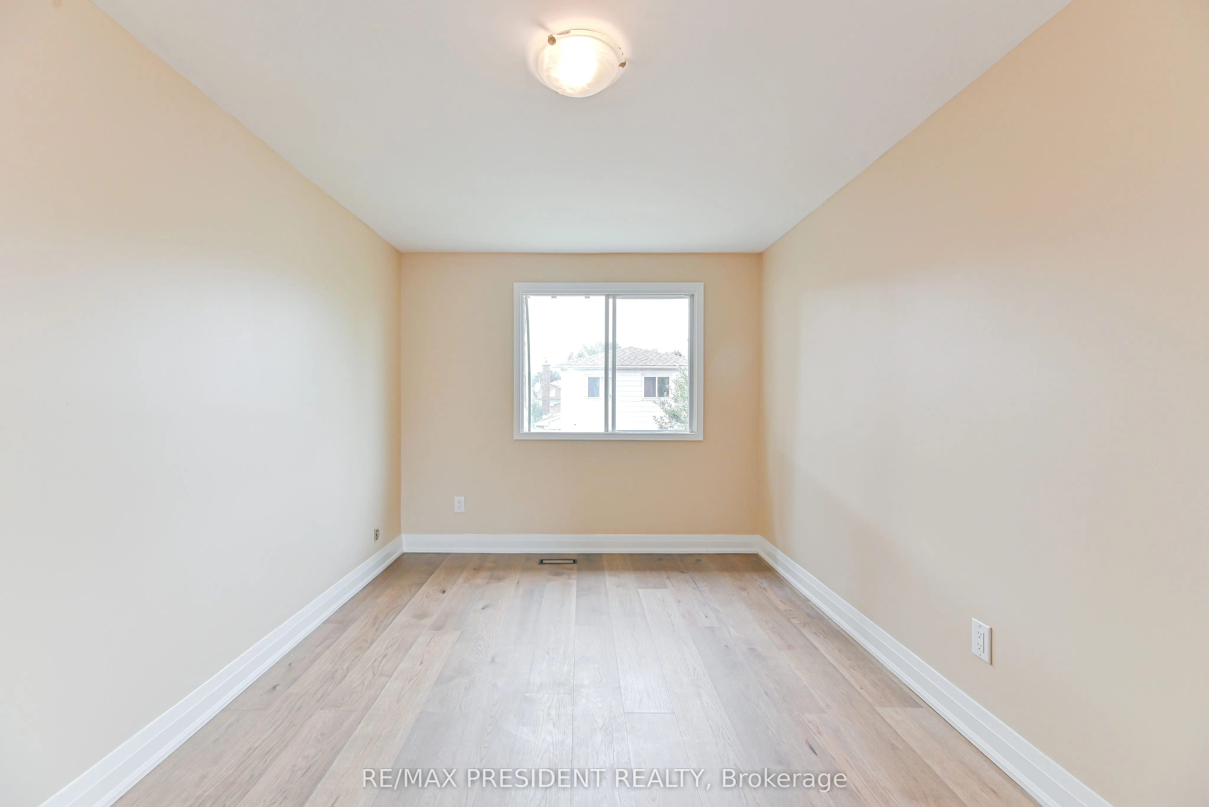 4 Lawnview Court