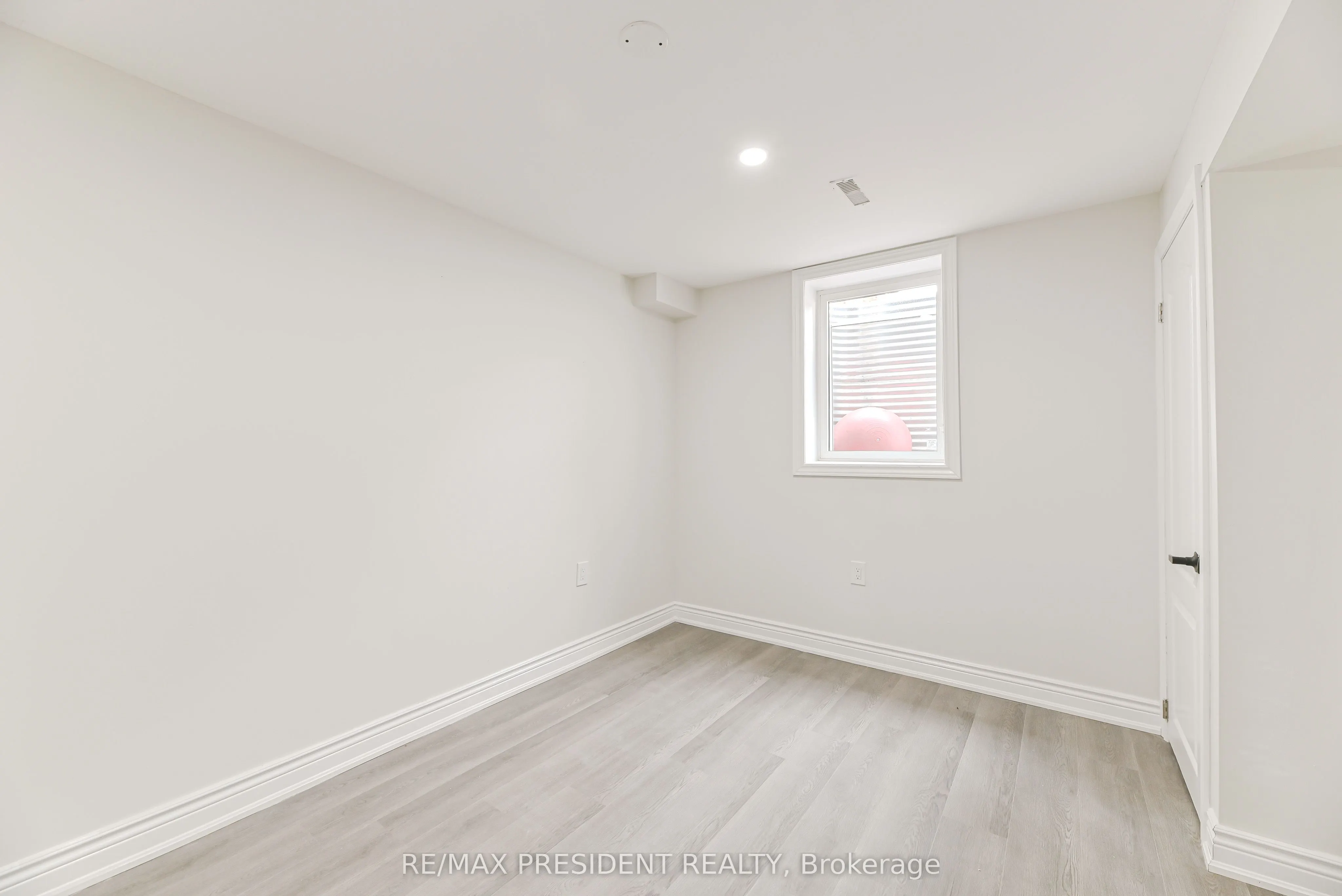 4 Lawnview Court