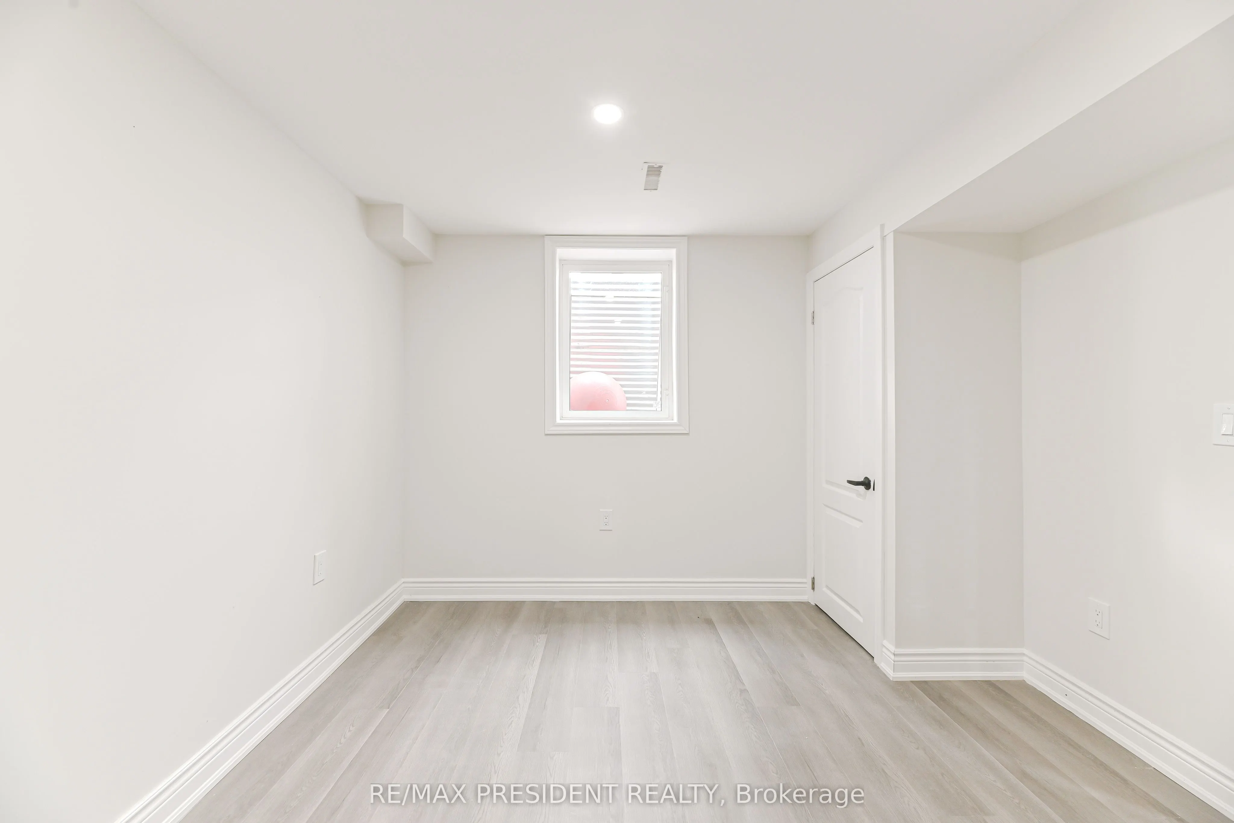 4 Lawnview Court