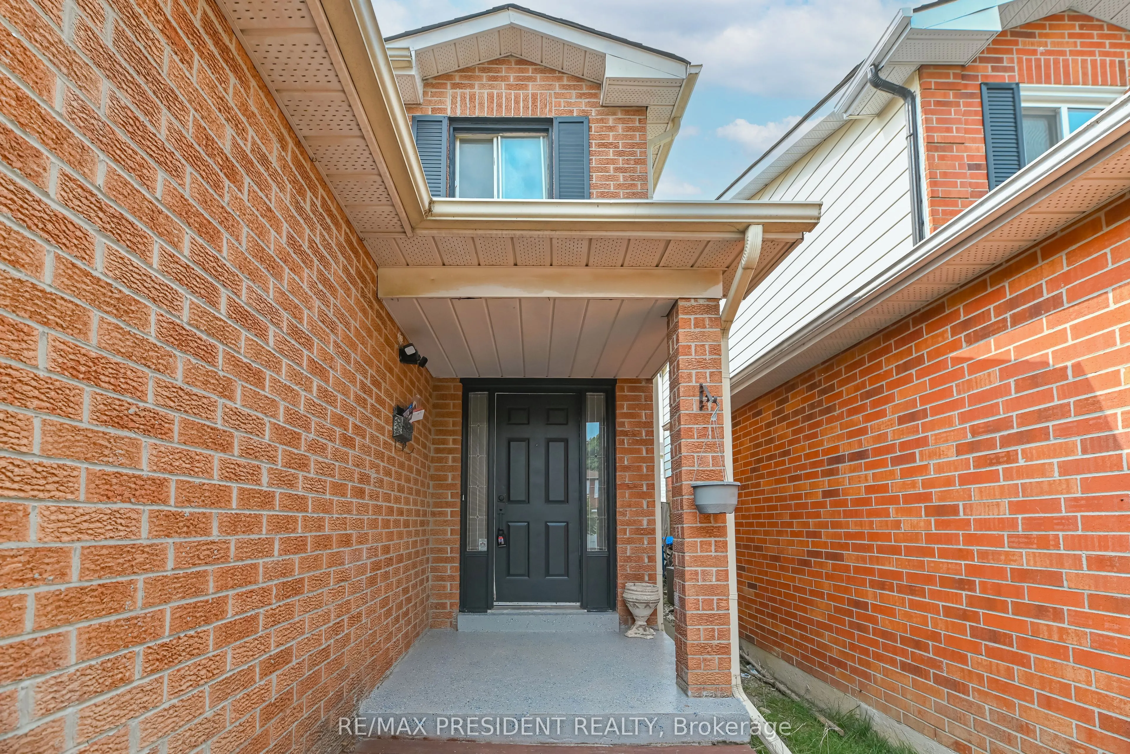 4 Lawnview Court