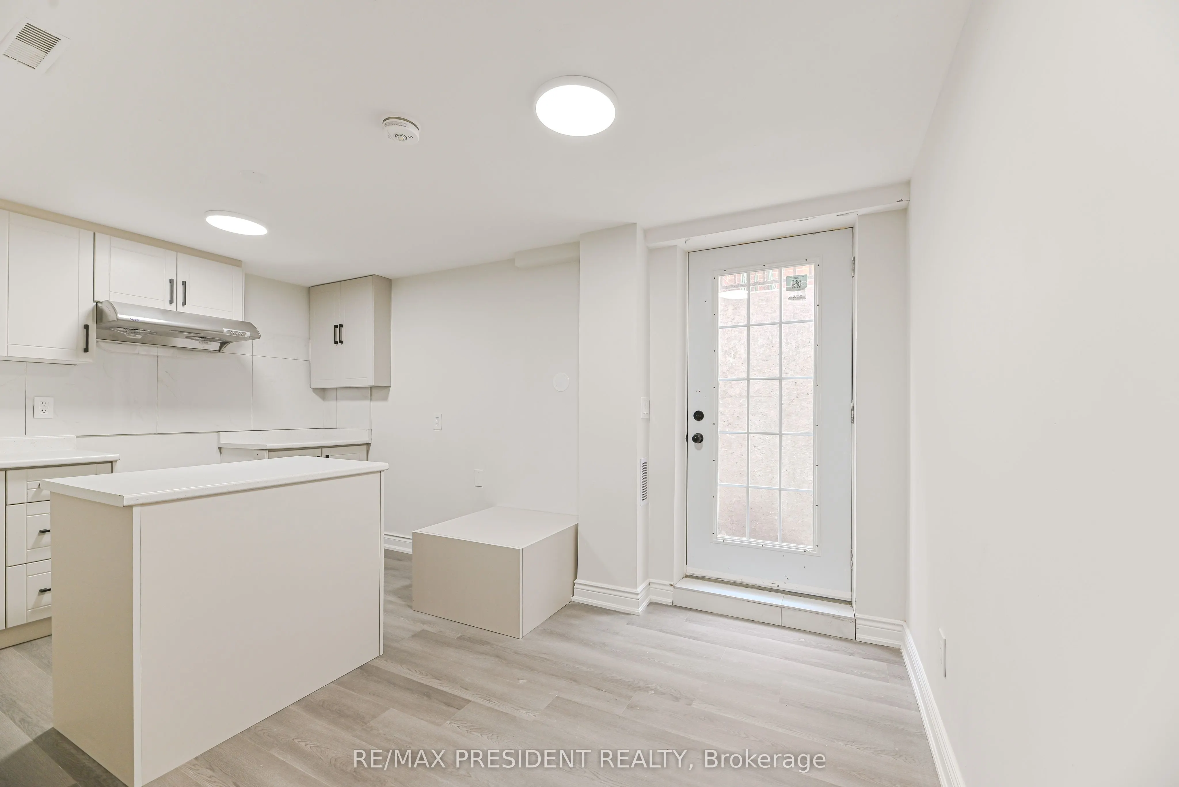 4 Lawnview Court