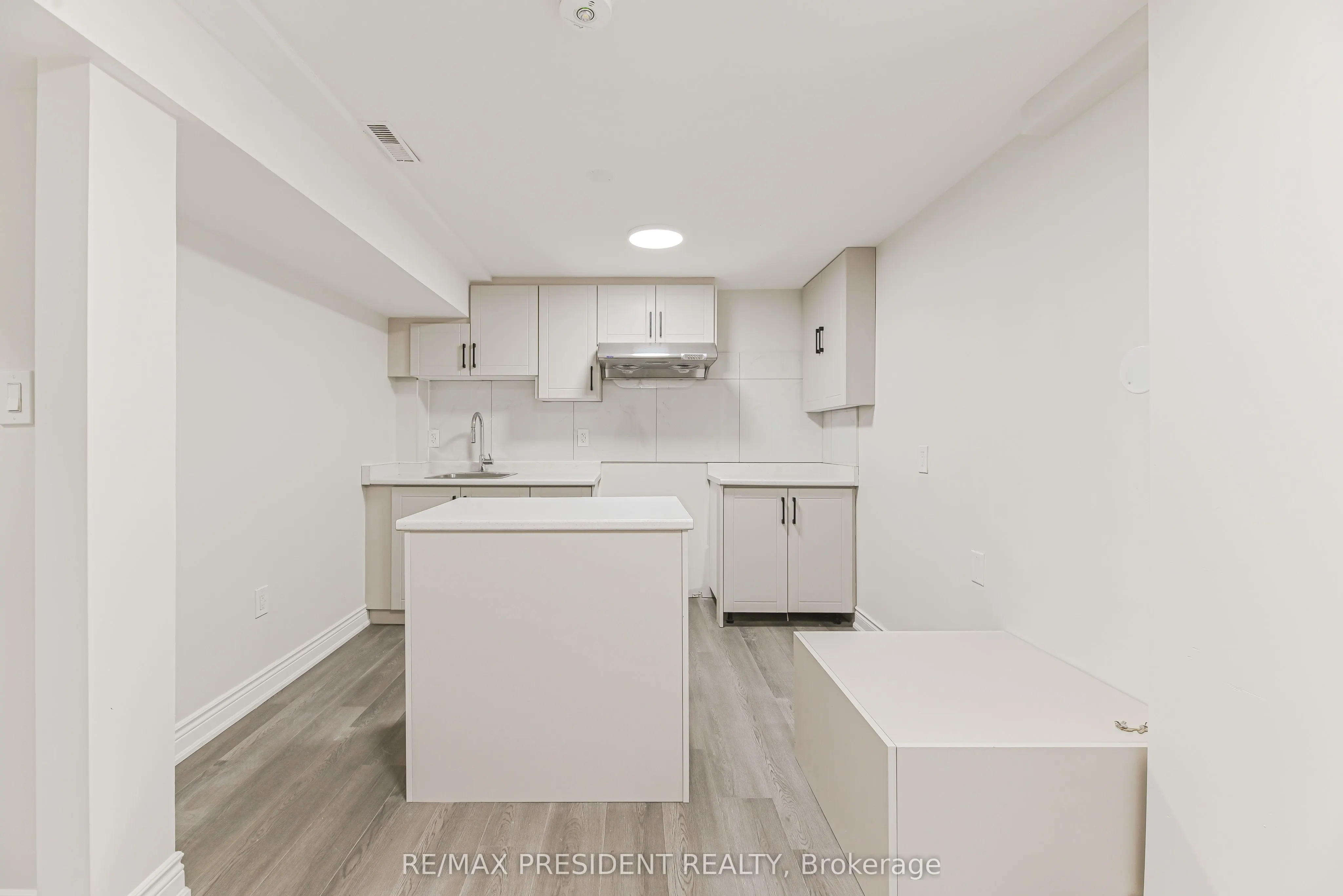 4 Lawnview Court