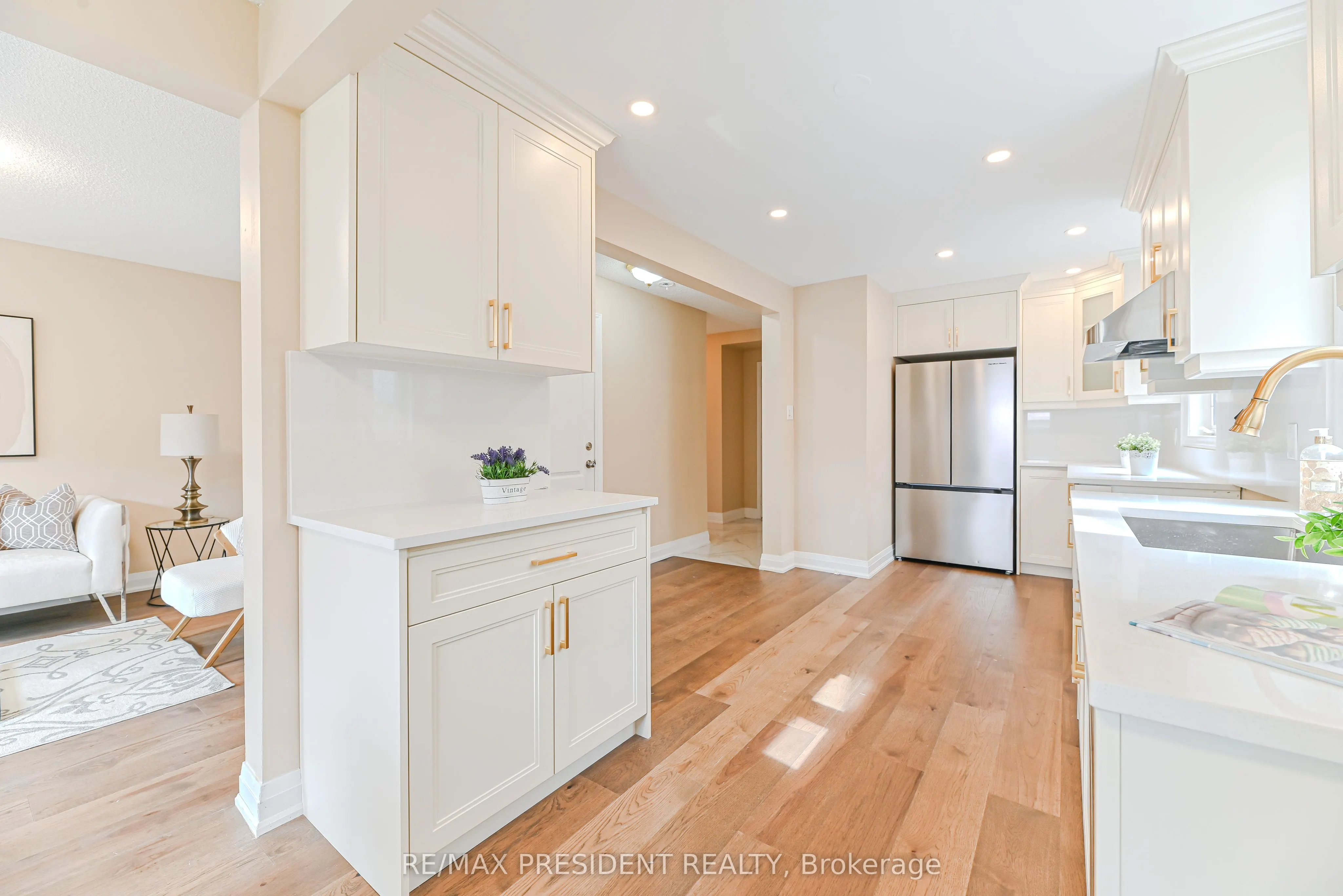 4 Lawnview Court