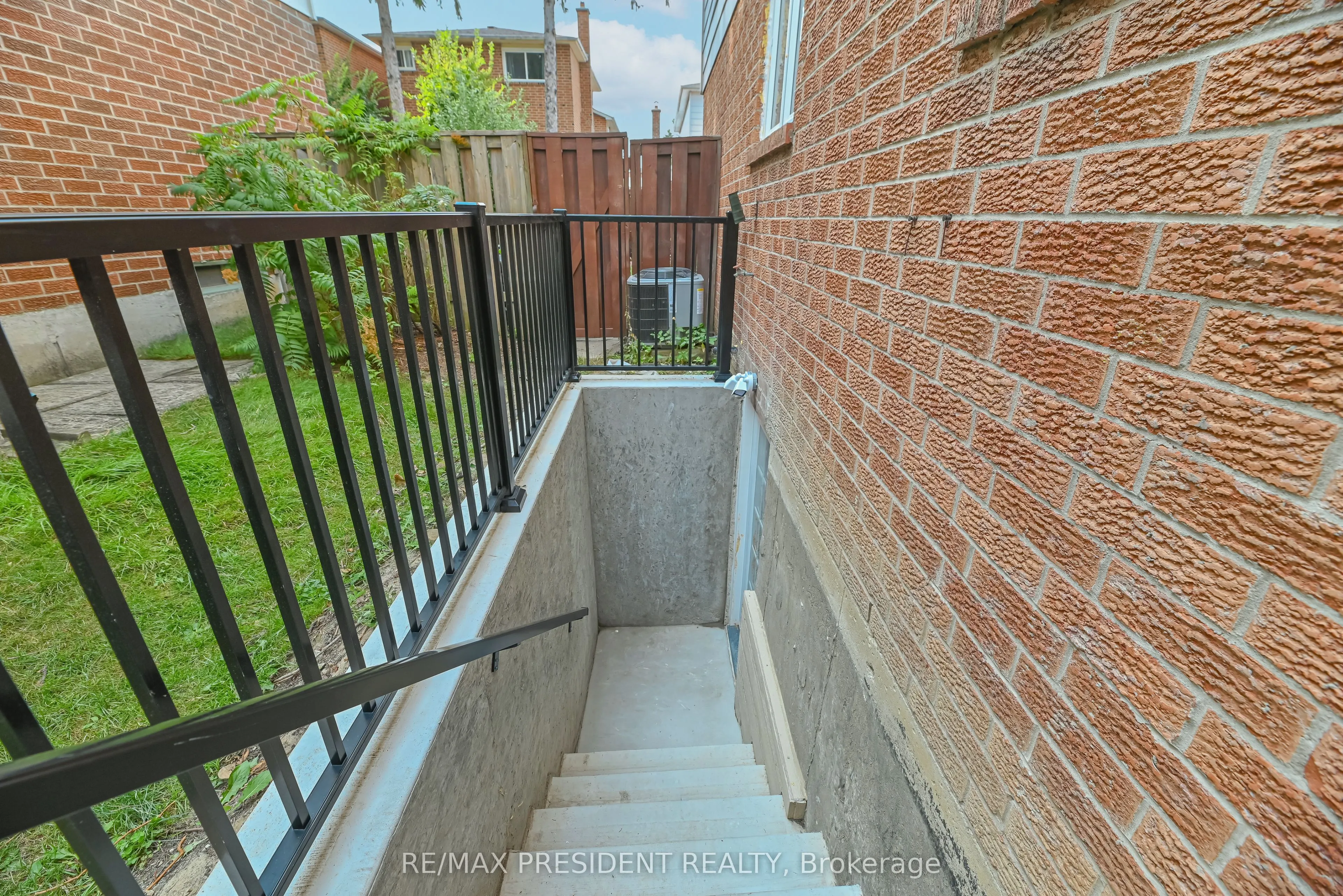 4 Lawnview Court