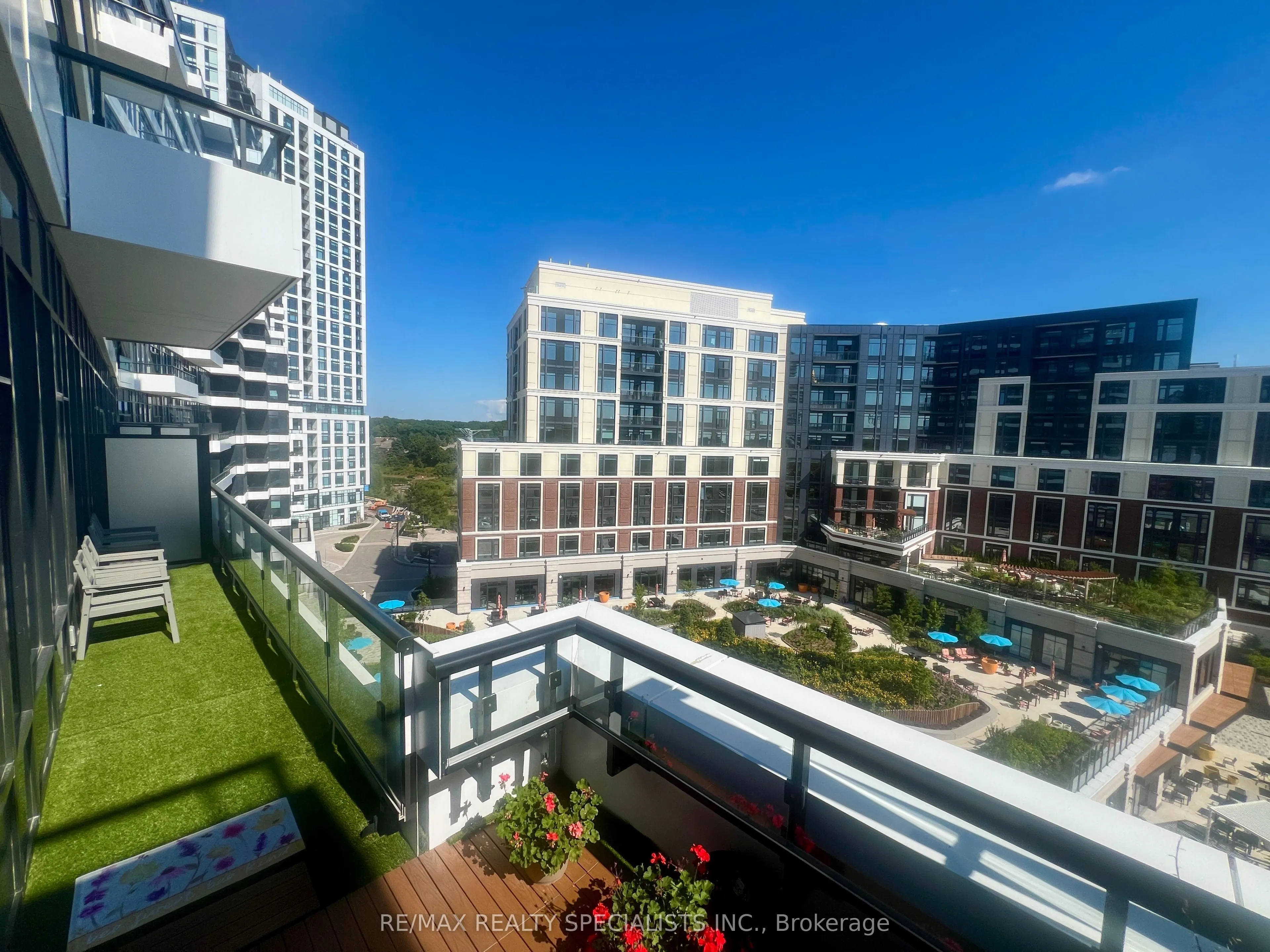 2485 Eglinton Avenue W, #716