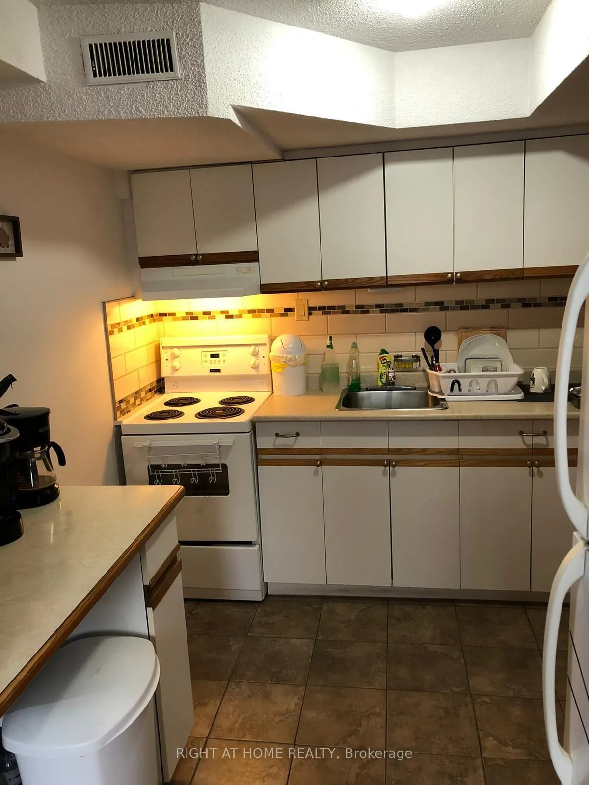 2123 Lawrence Avenue W, ##1