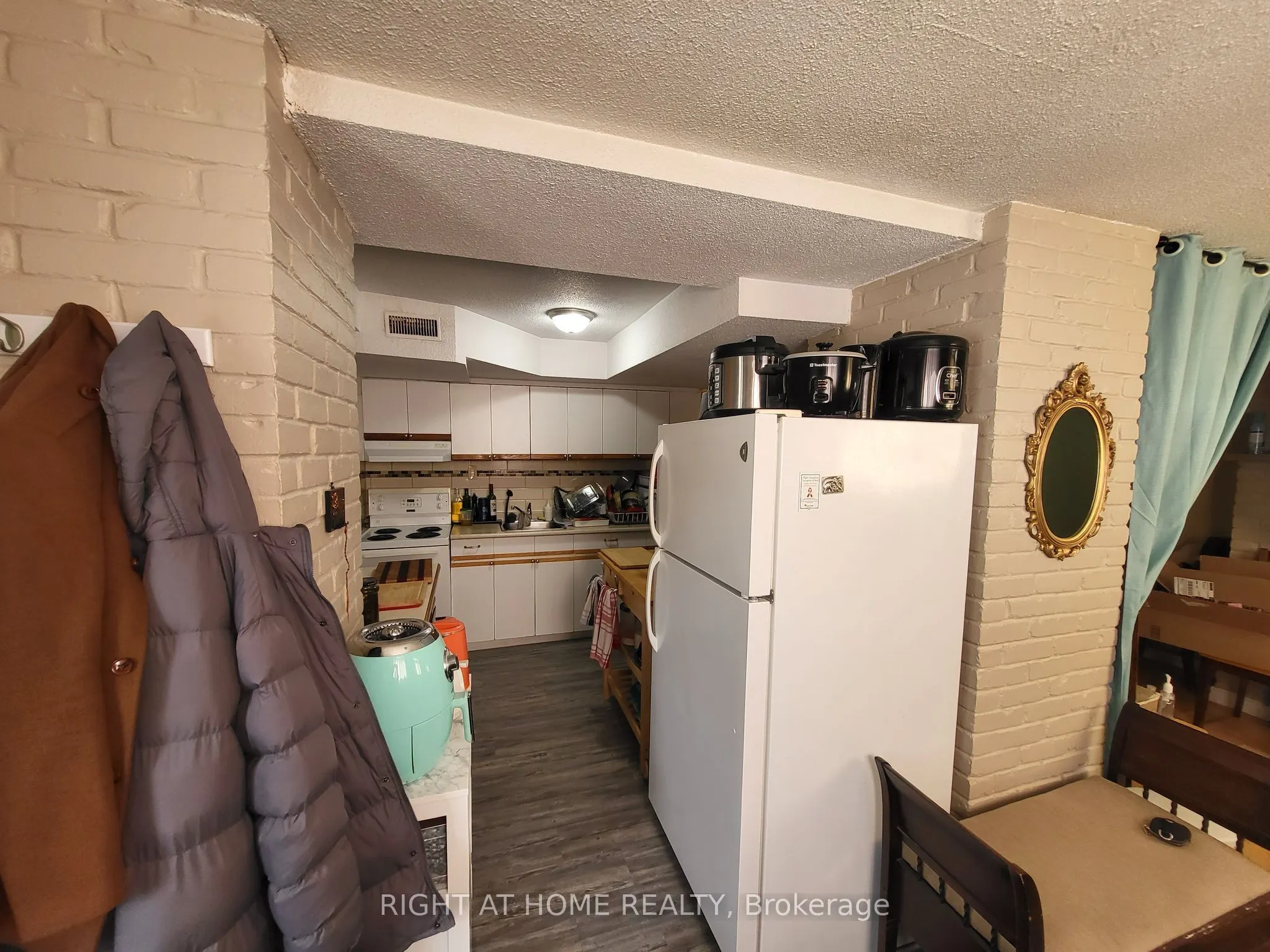 2123 Lawrence Avenue W, ##1
