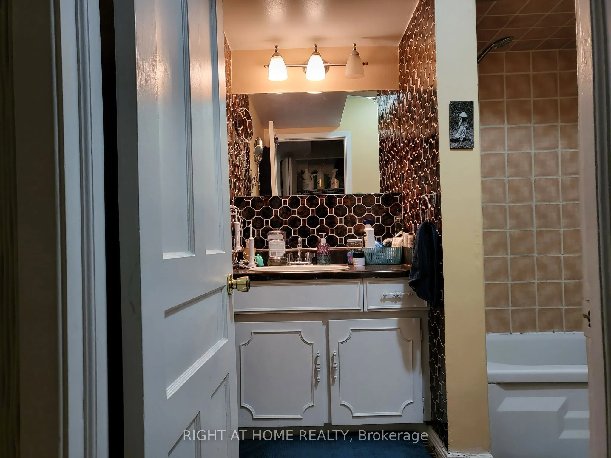 2123 Lawrence Avenue W, ##1