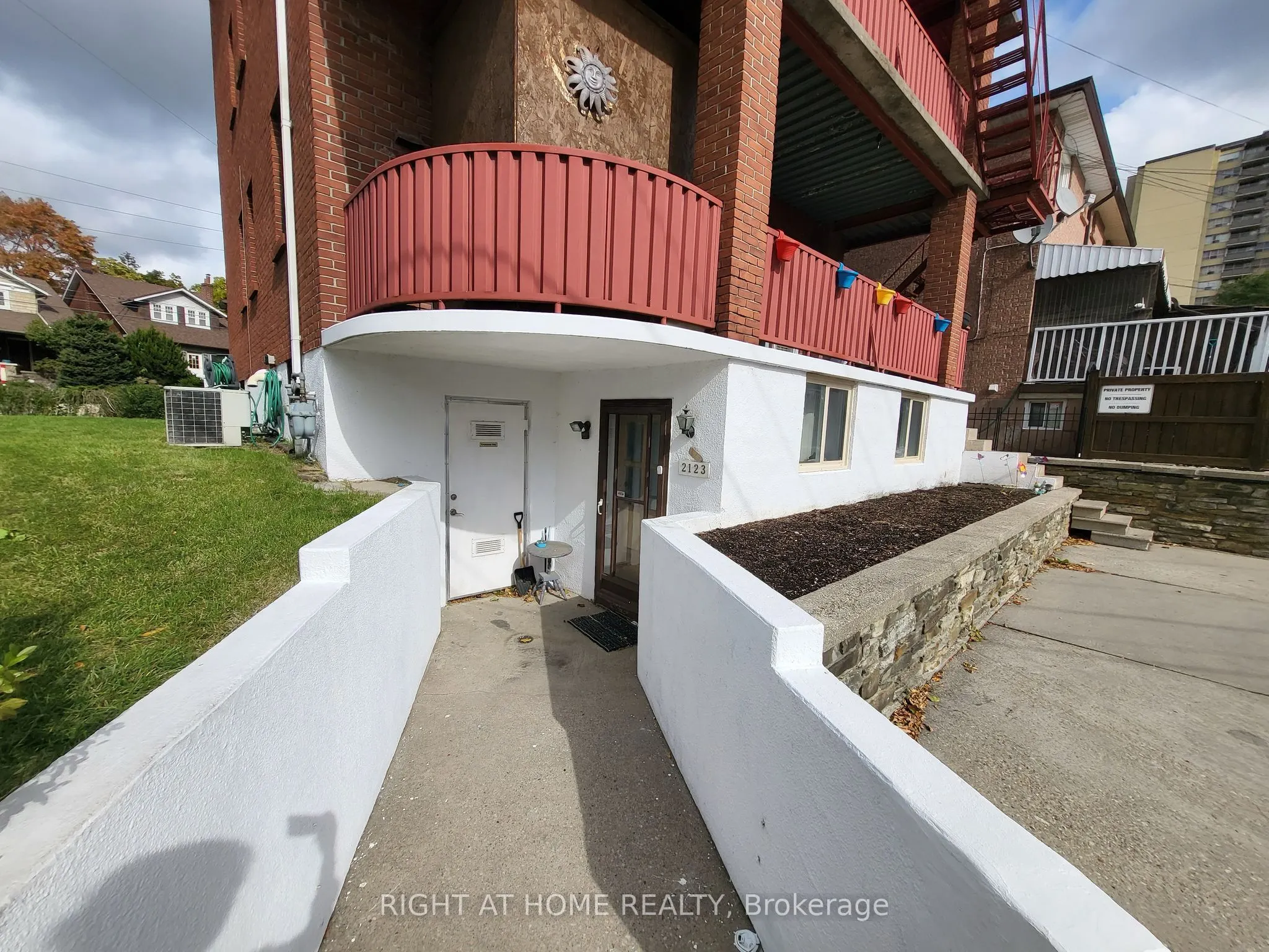 2123 Lawrence Avenue W, ##1