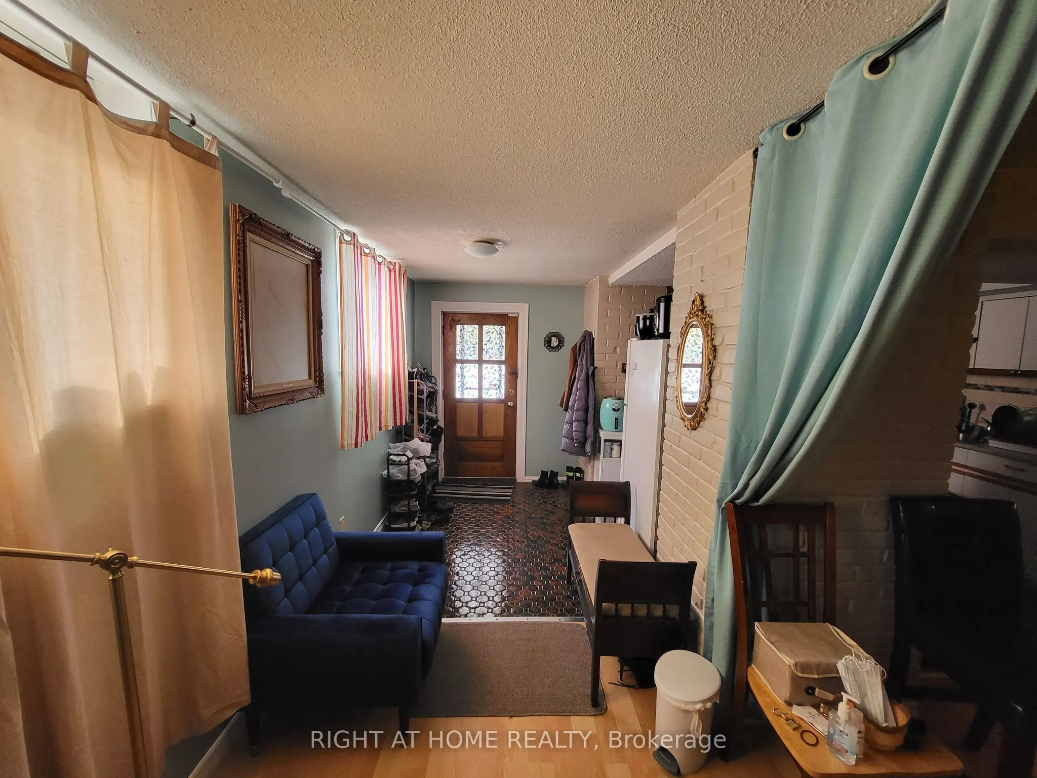 2123 Lawrence Avenue W, ##1