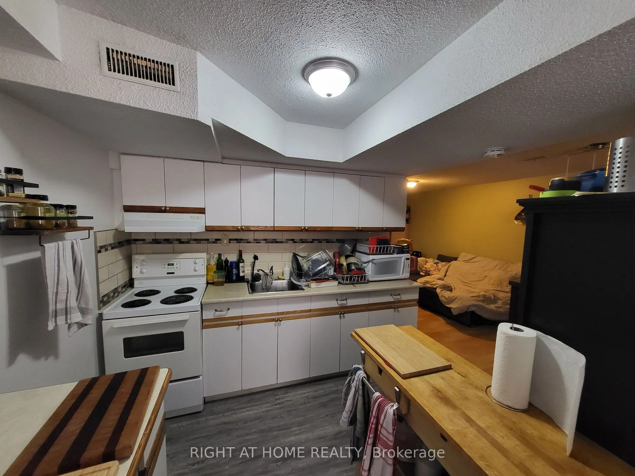2123 Lawrence Avenue W, ##1