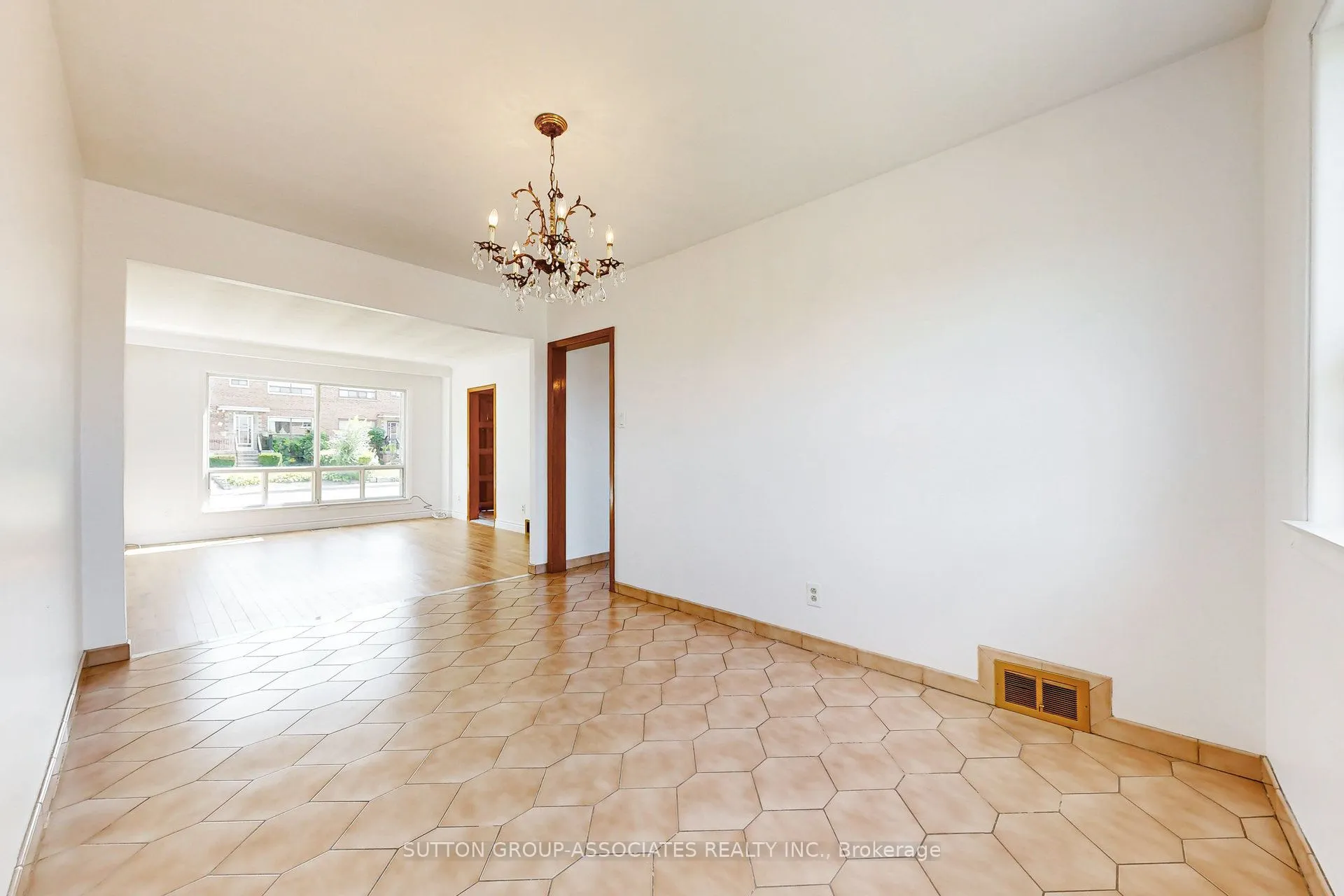 22 Woodenhill Court