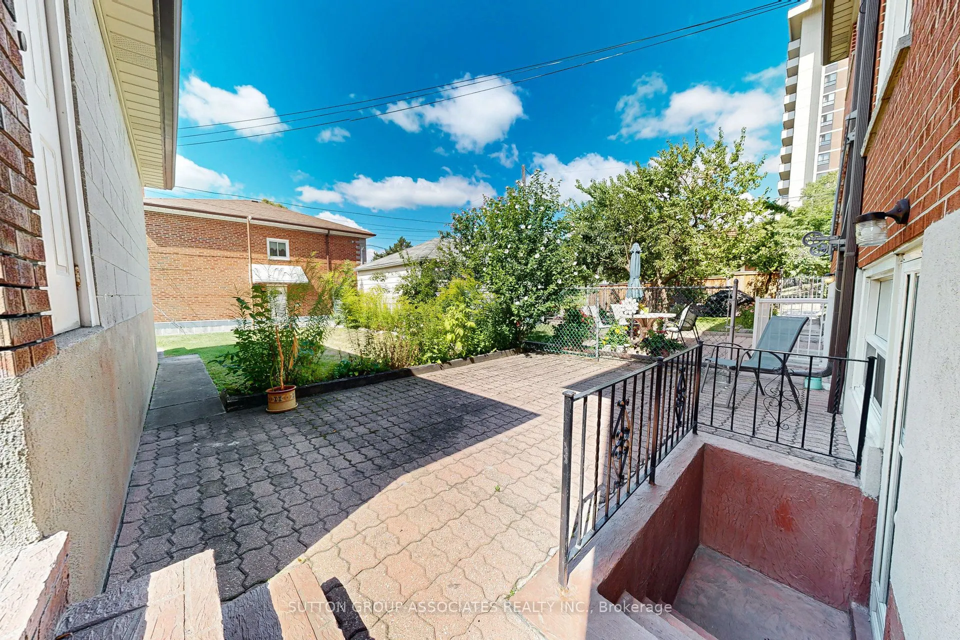22 Woodenhill Court