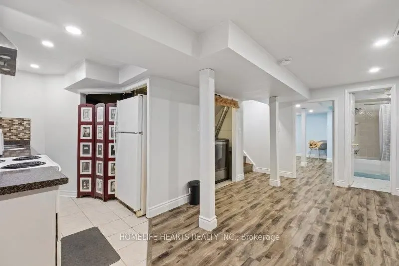 120 Hansen Road N