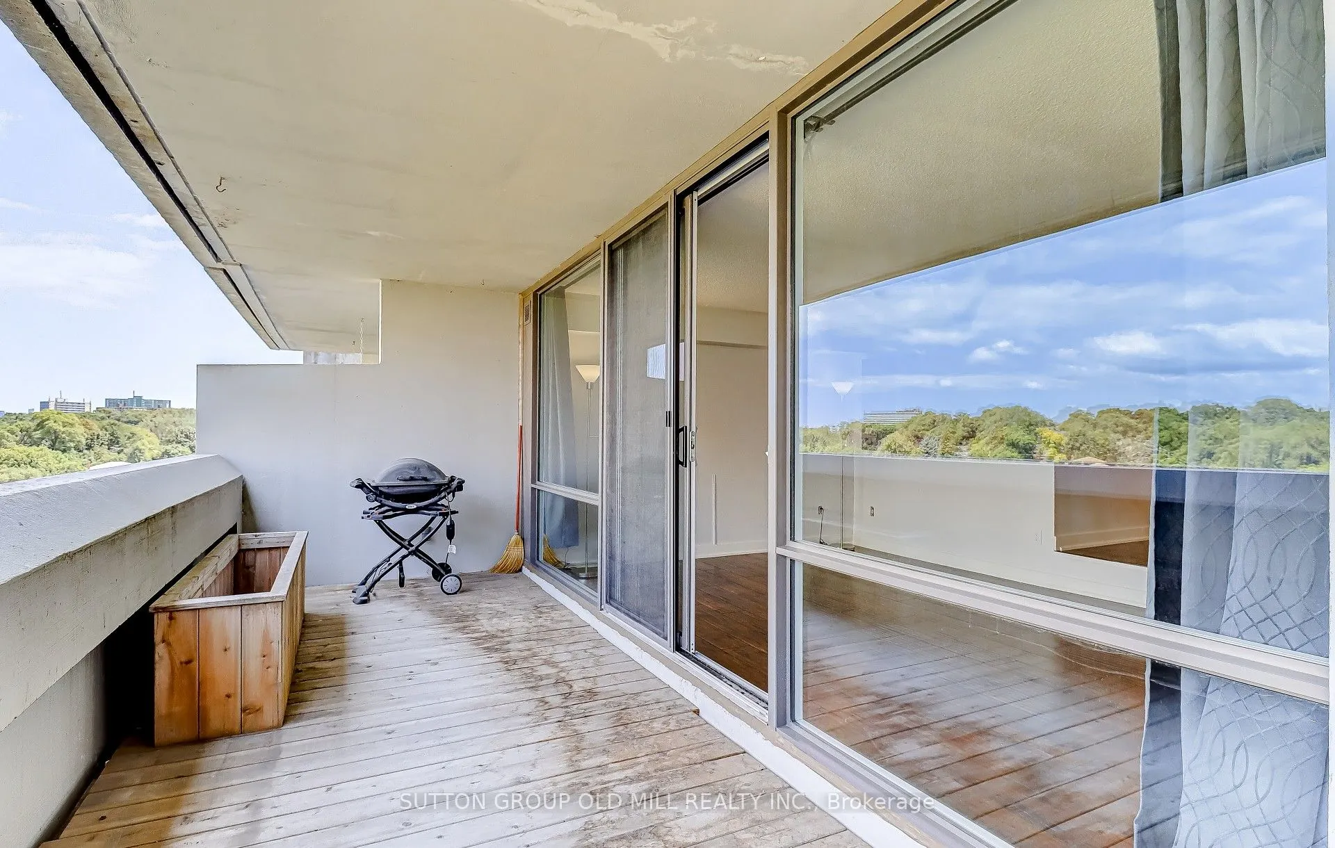 250 Scarlett Road N, #807