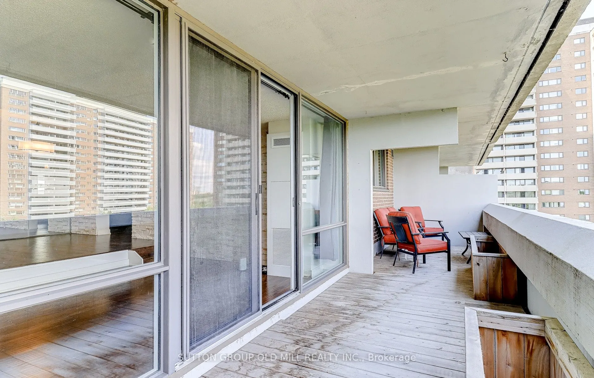 250 Scarlett Road N, #807