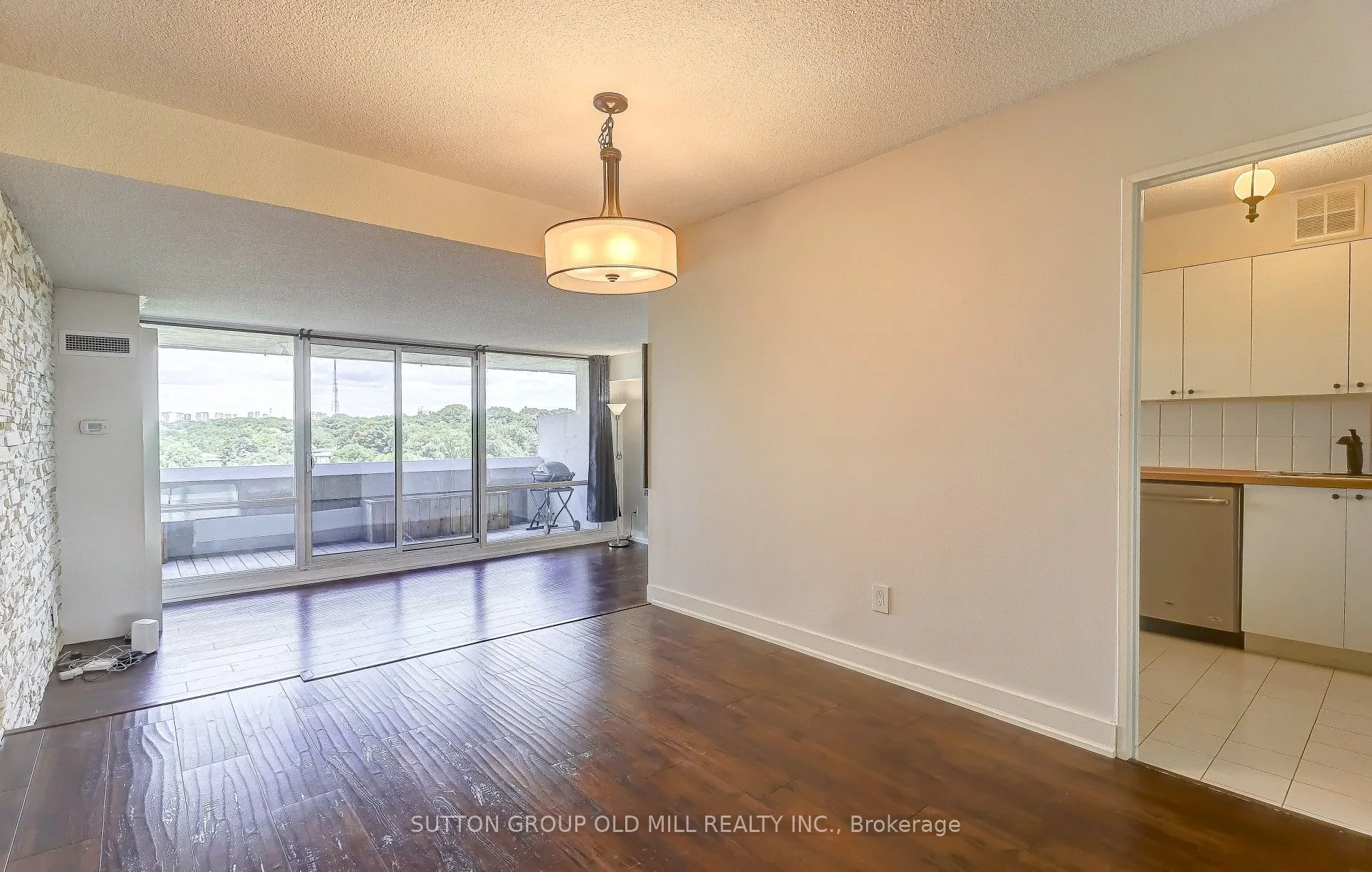 250 Scarlett Road N, #807
