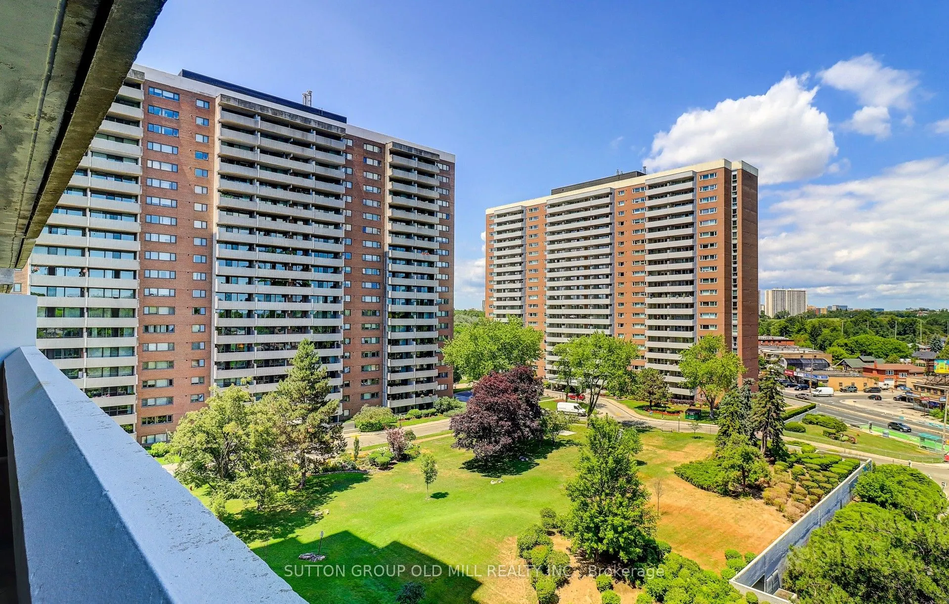 250 Scarlett Road N, #807