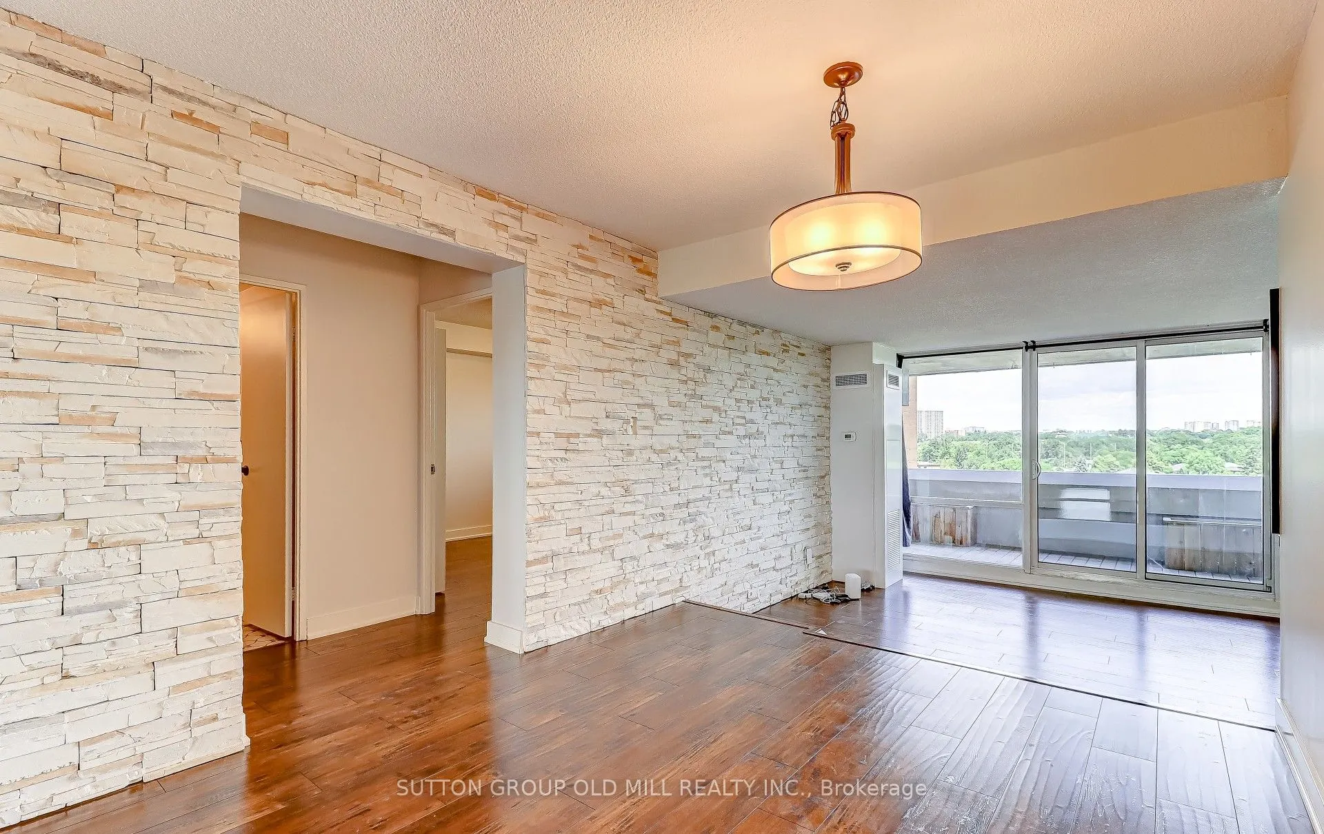 250 Scarlett Road N, #807