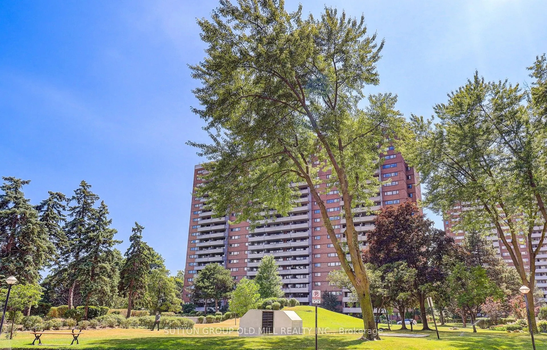 250 Scarlett Road N, #807