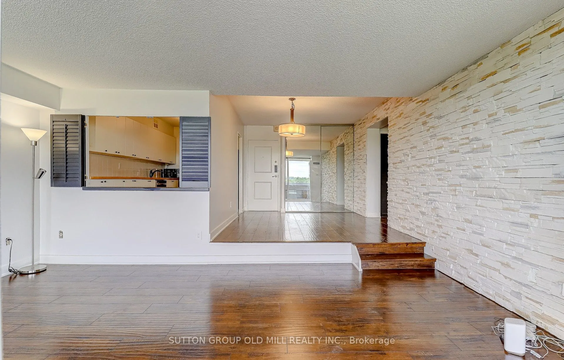 250 Scarlett Road N, #807