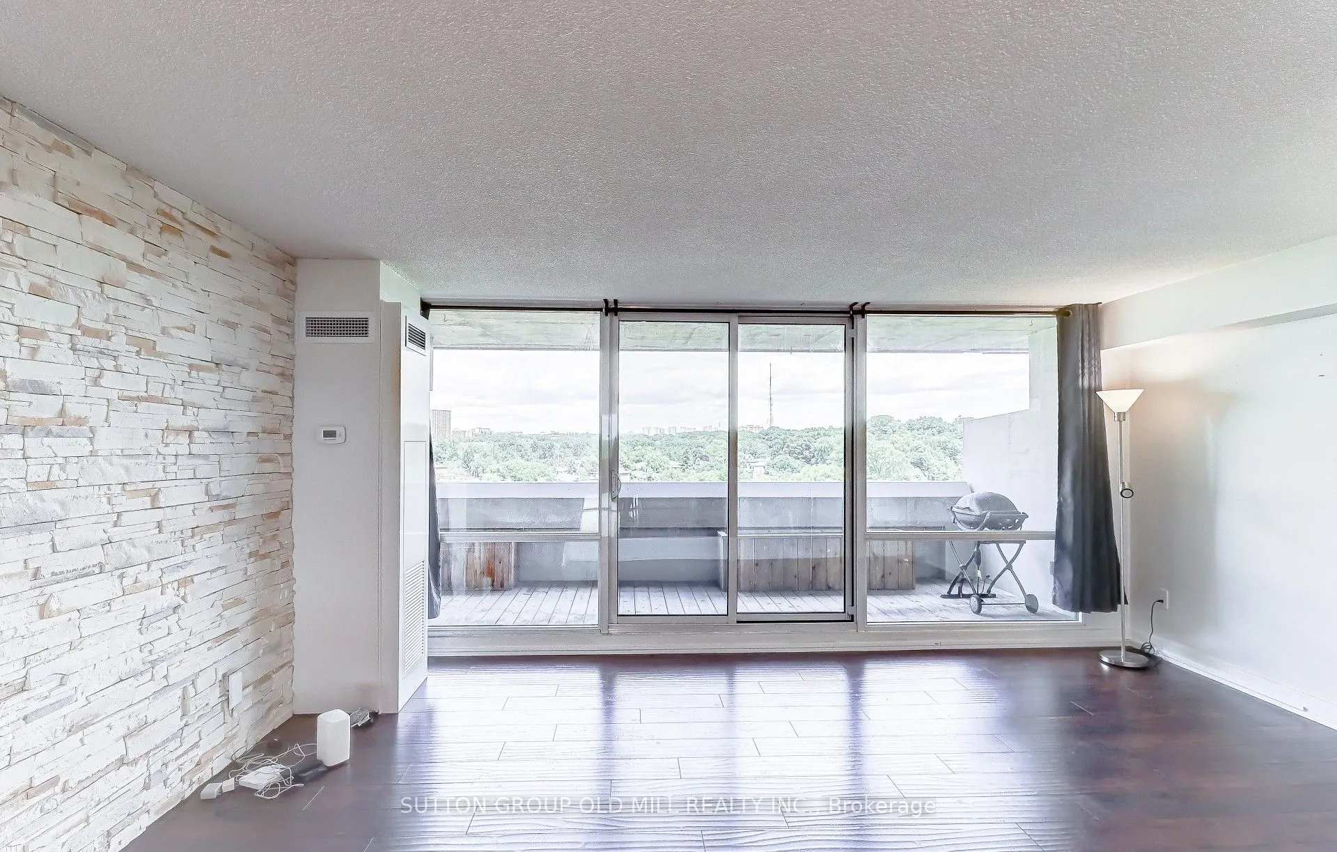 250 Scarlett Road N, #807