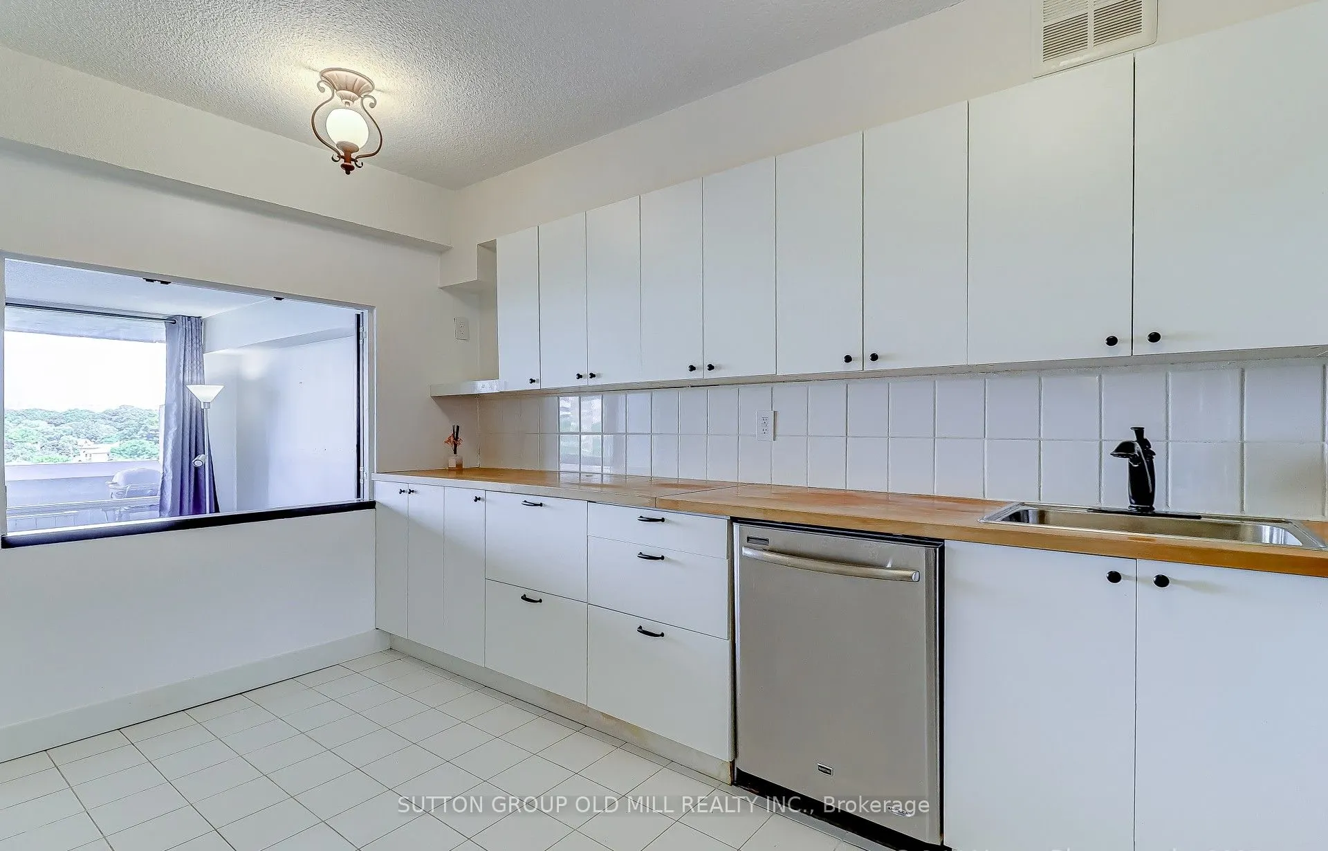 250 Scarlett Road N, #807