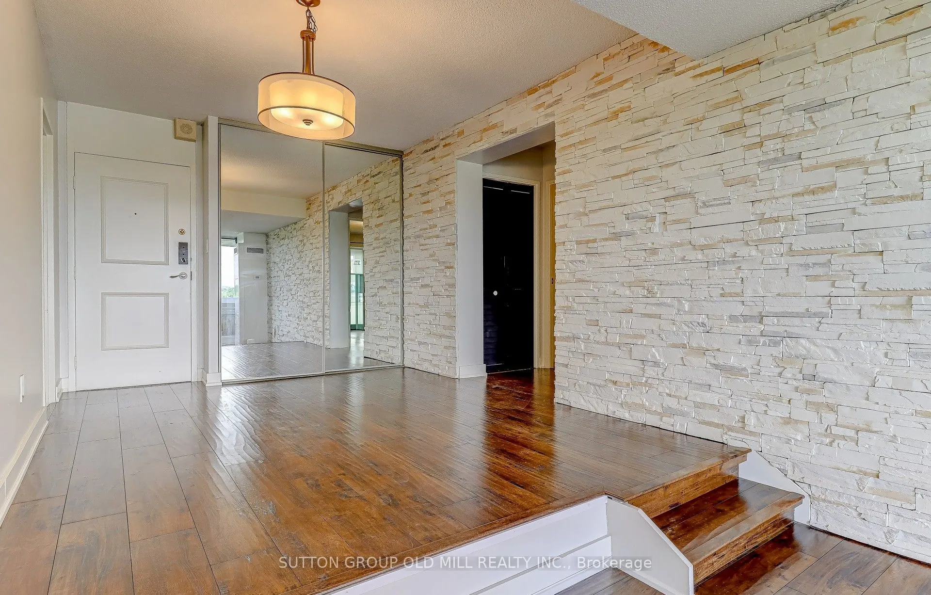 250 Scarlett Road N, #807