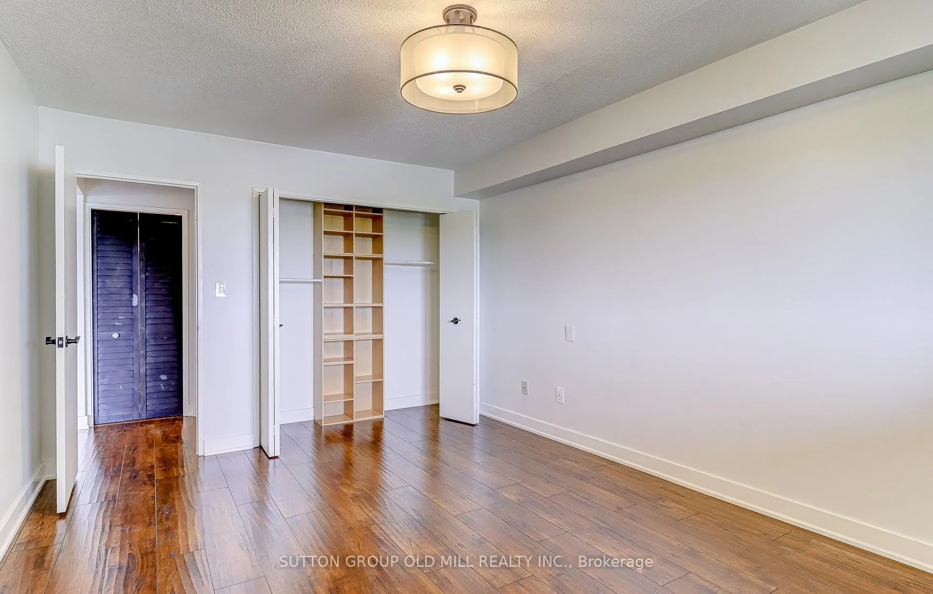 250 Scarlett Road N, #807