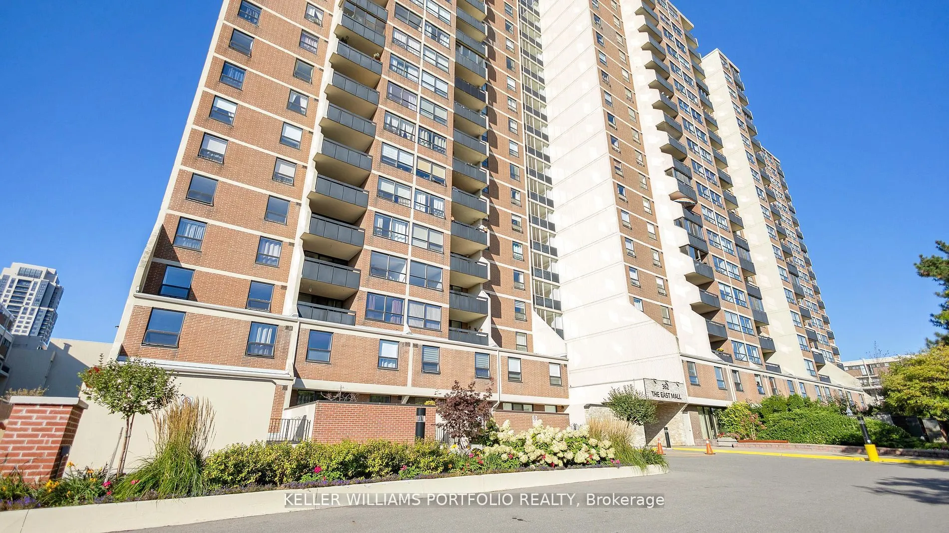 362 The East Mall E, #1006