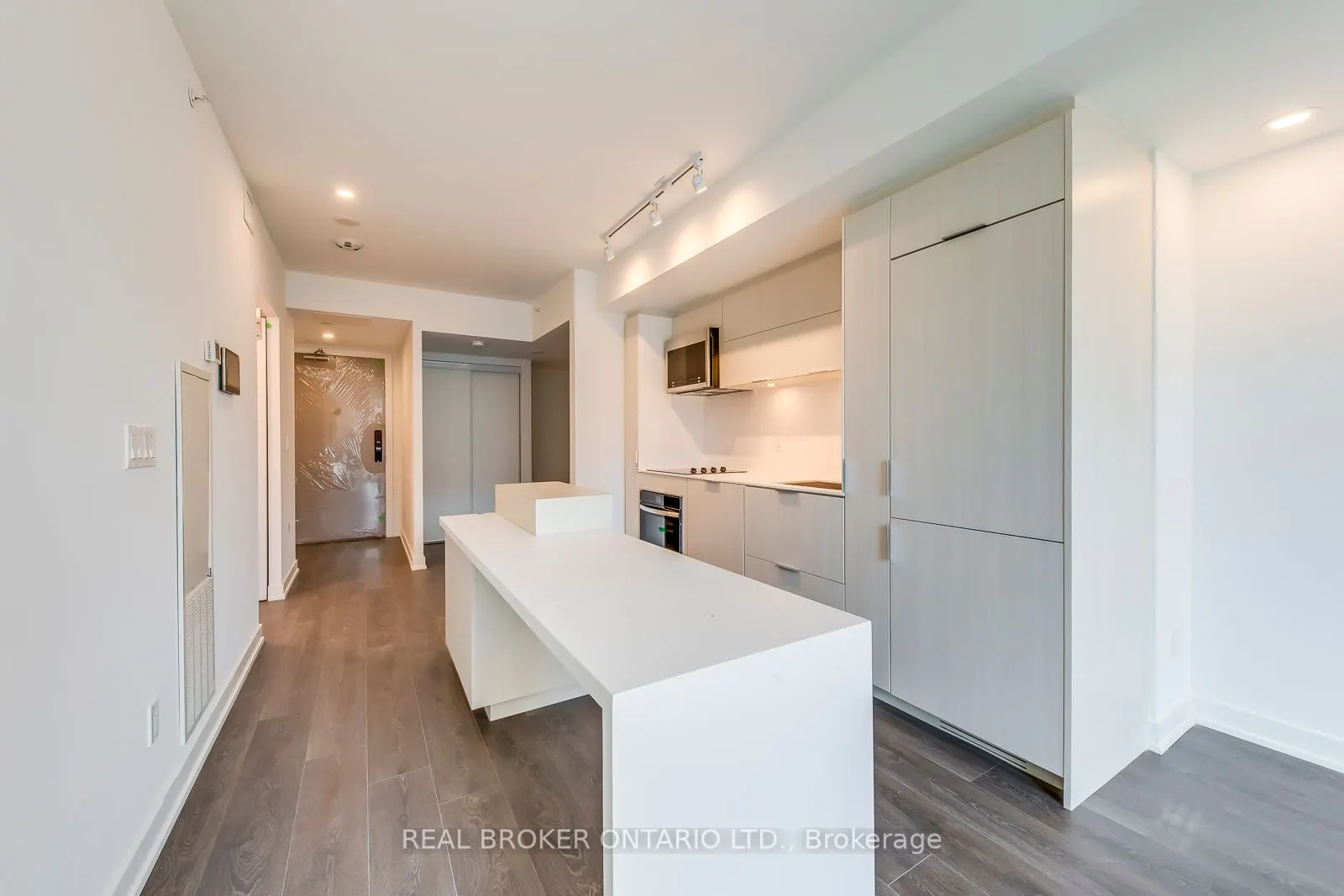 370 Martha Street, #303