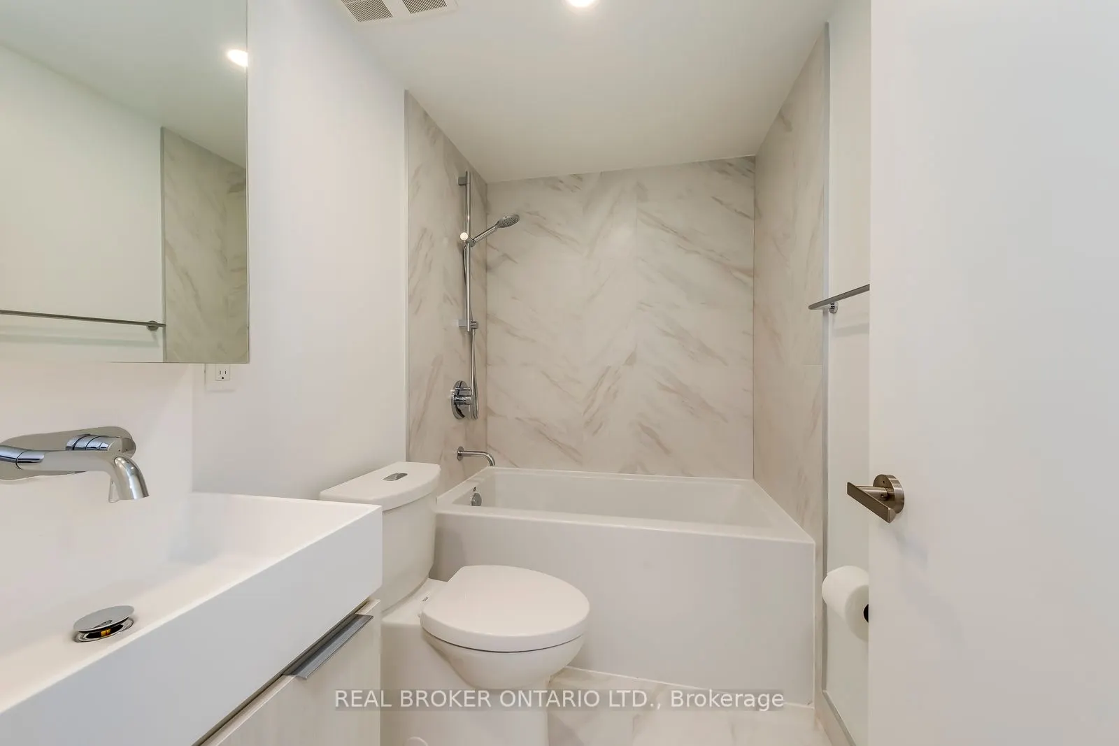 370 Martha Street, #303