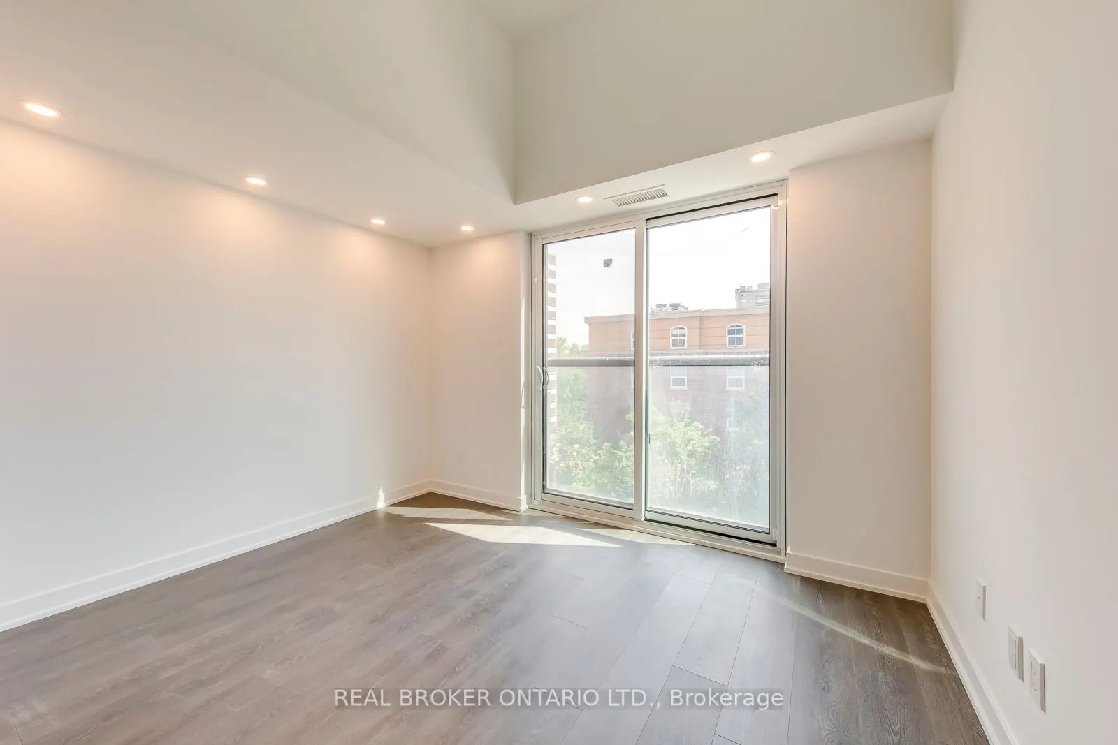 370 Martha Street, #303