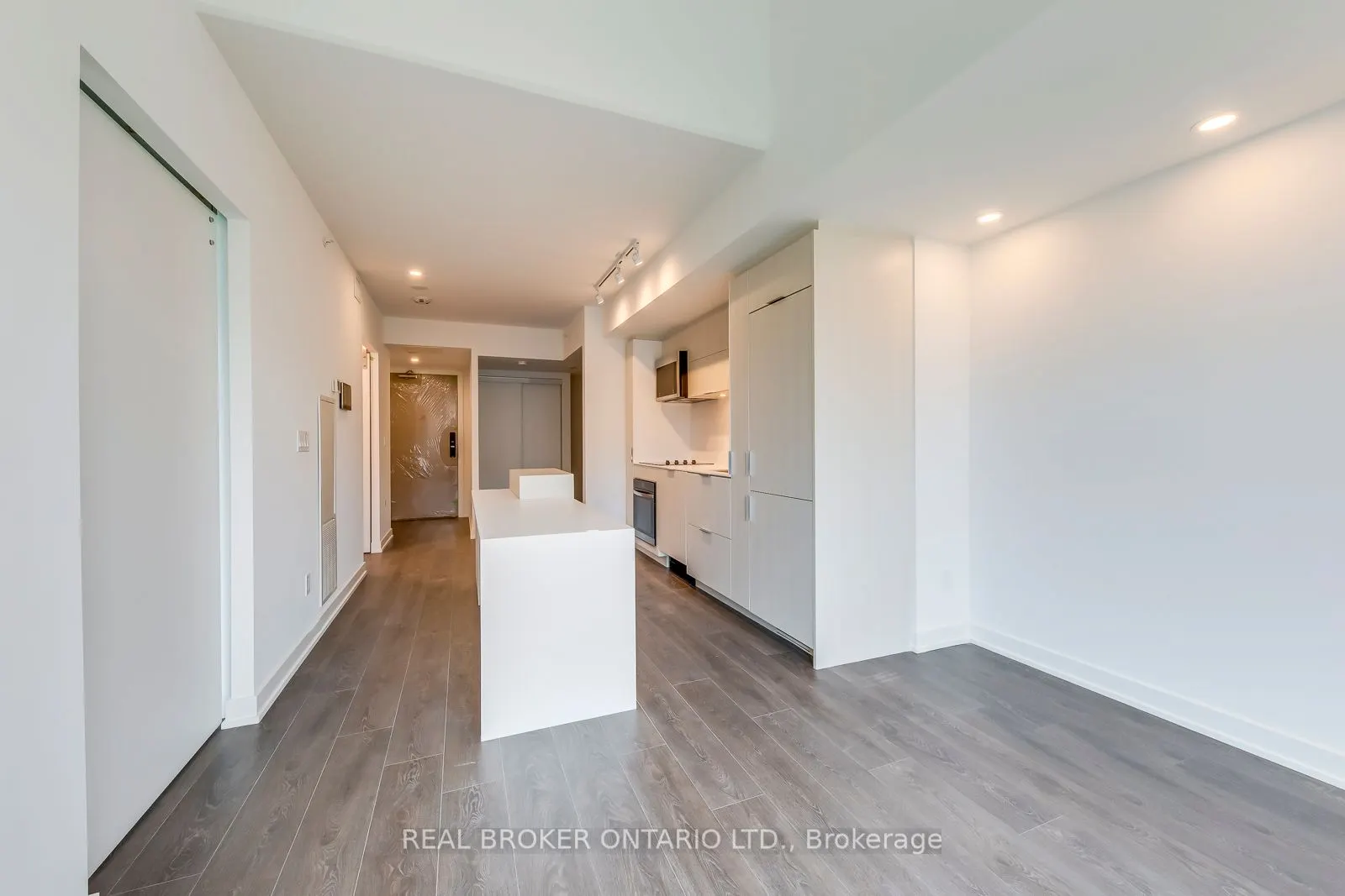 370 Martha Street, #303