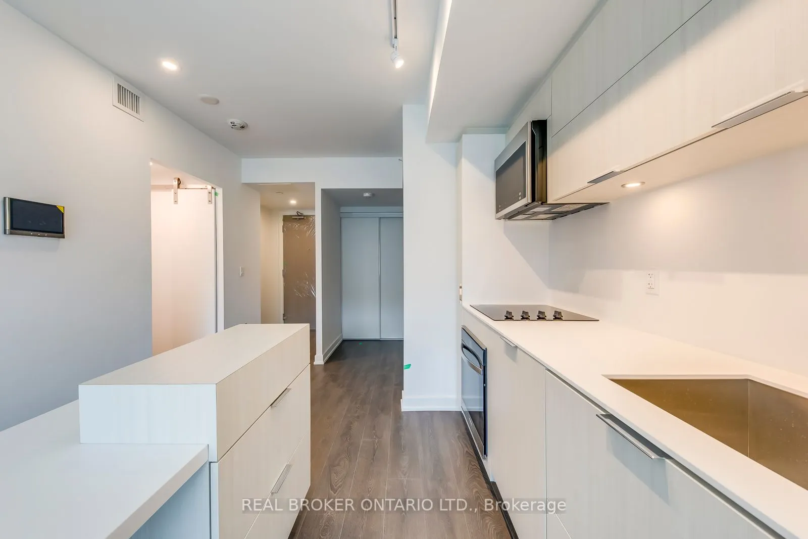 370 Martha Street, #303