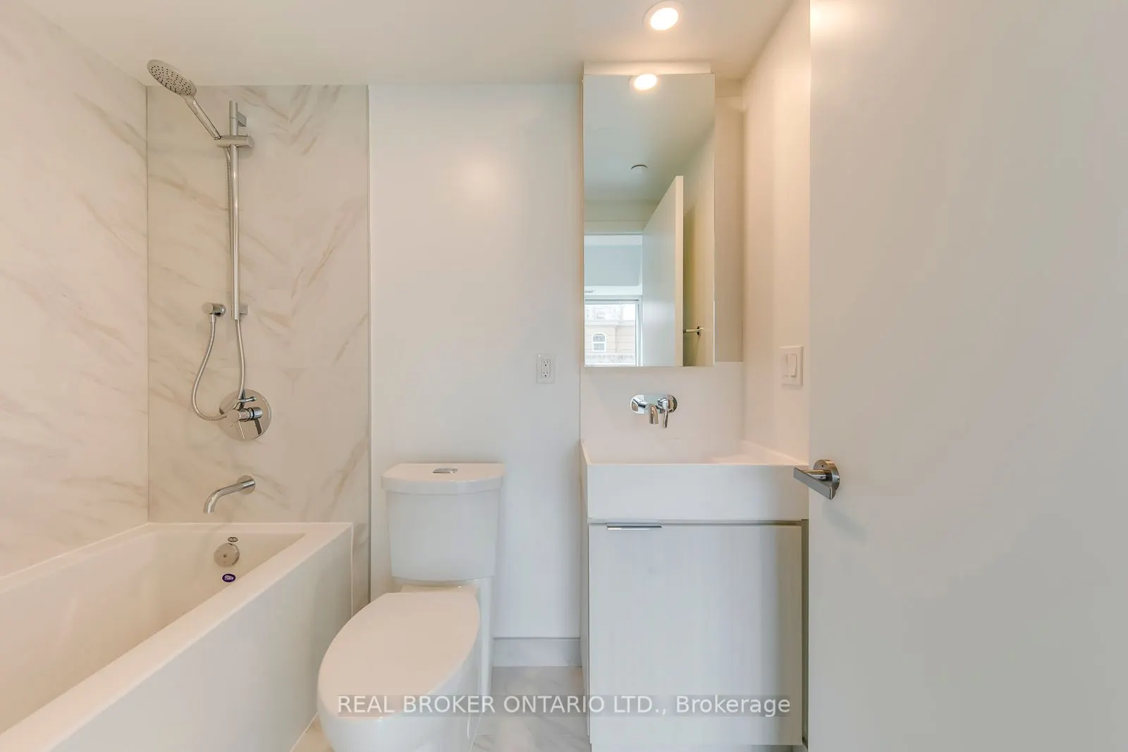 370 Martha Street, #303