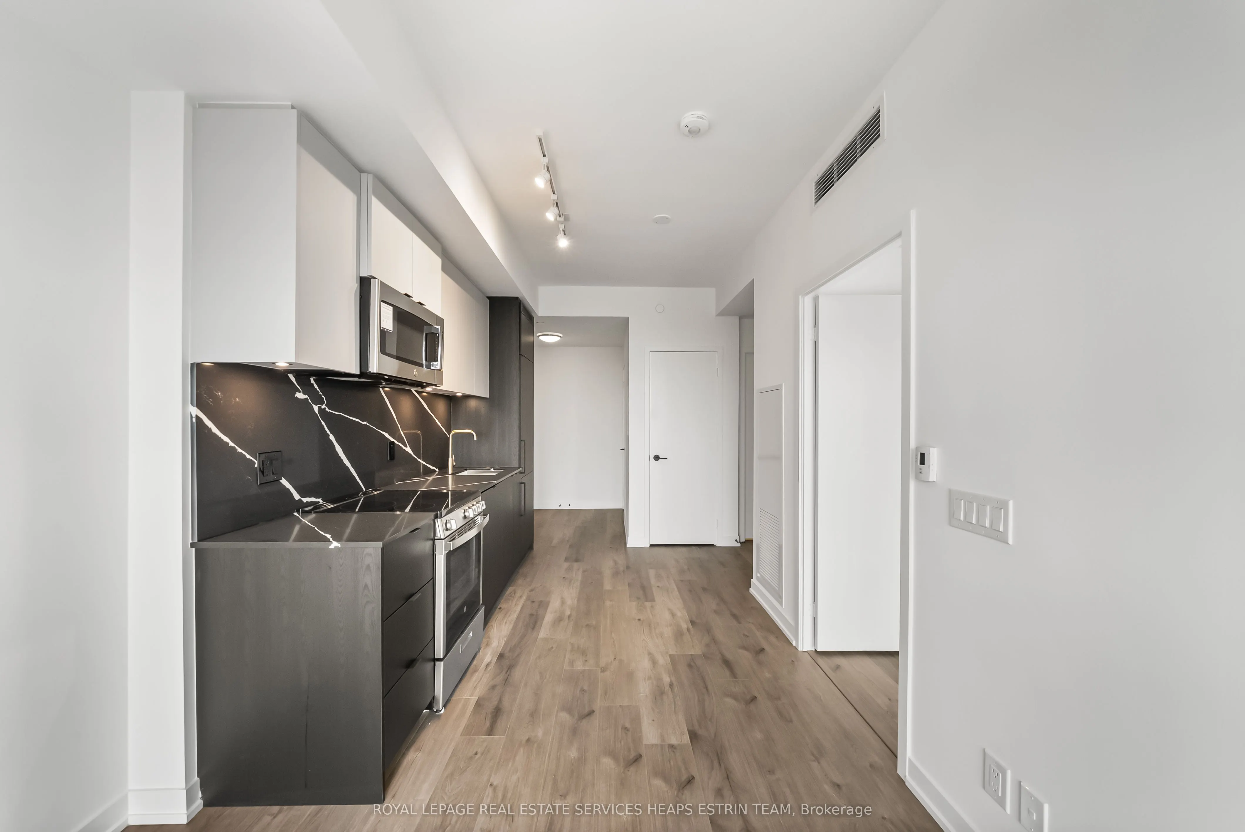 1182 king Street West Street, #1023