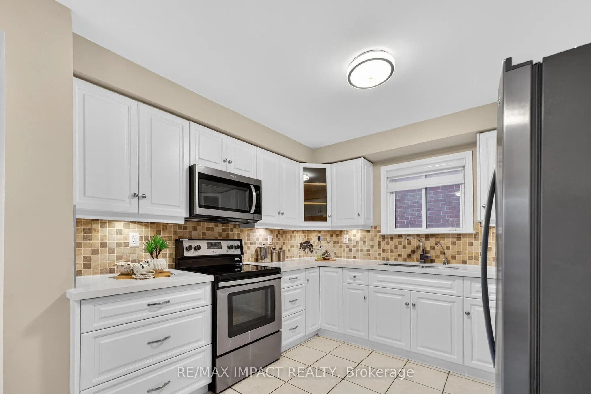 4086 Rossland Crescent