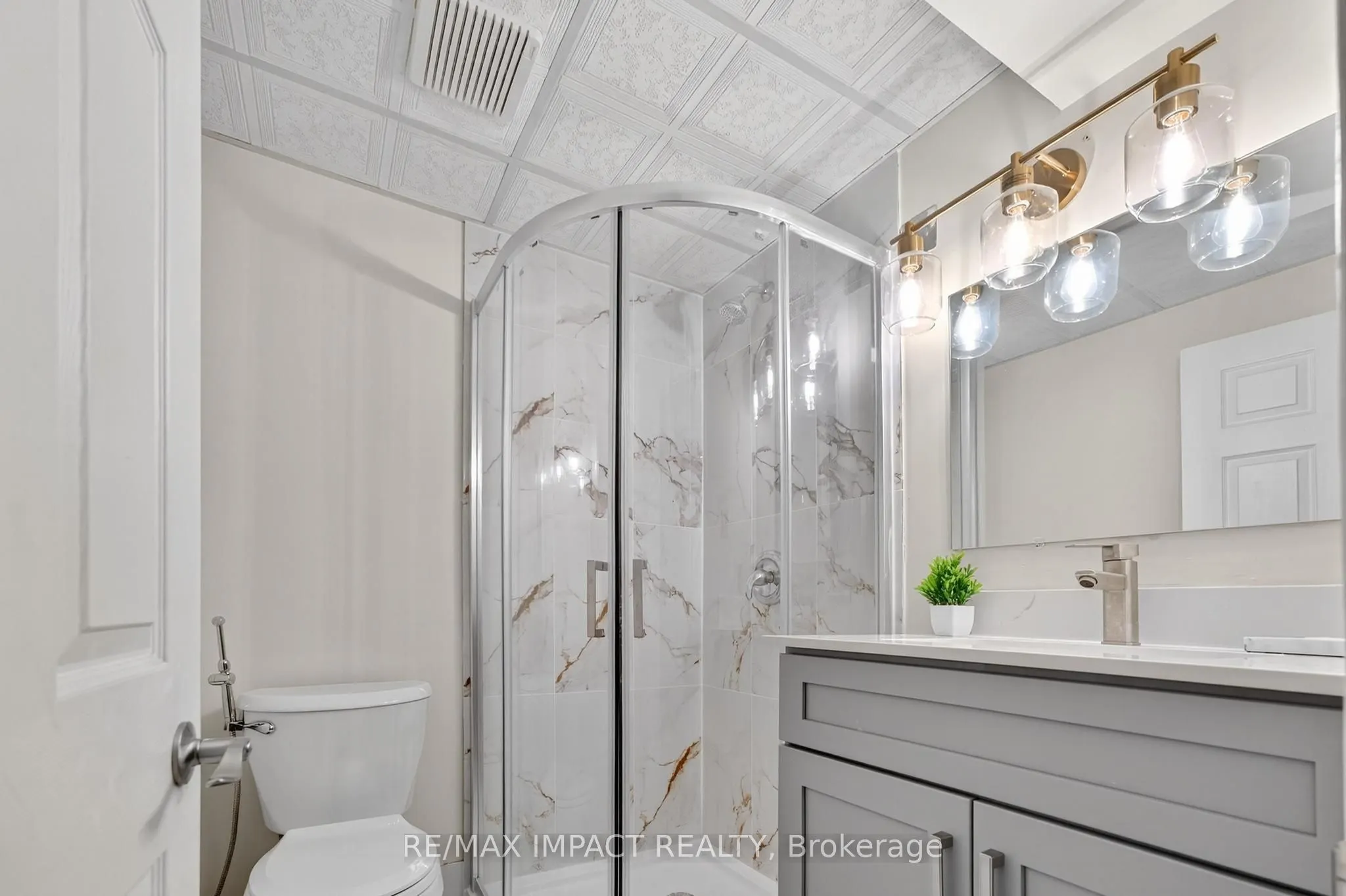 4086 Rossland Crescent
