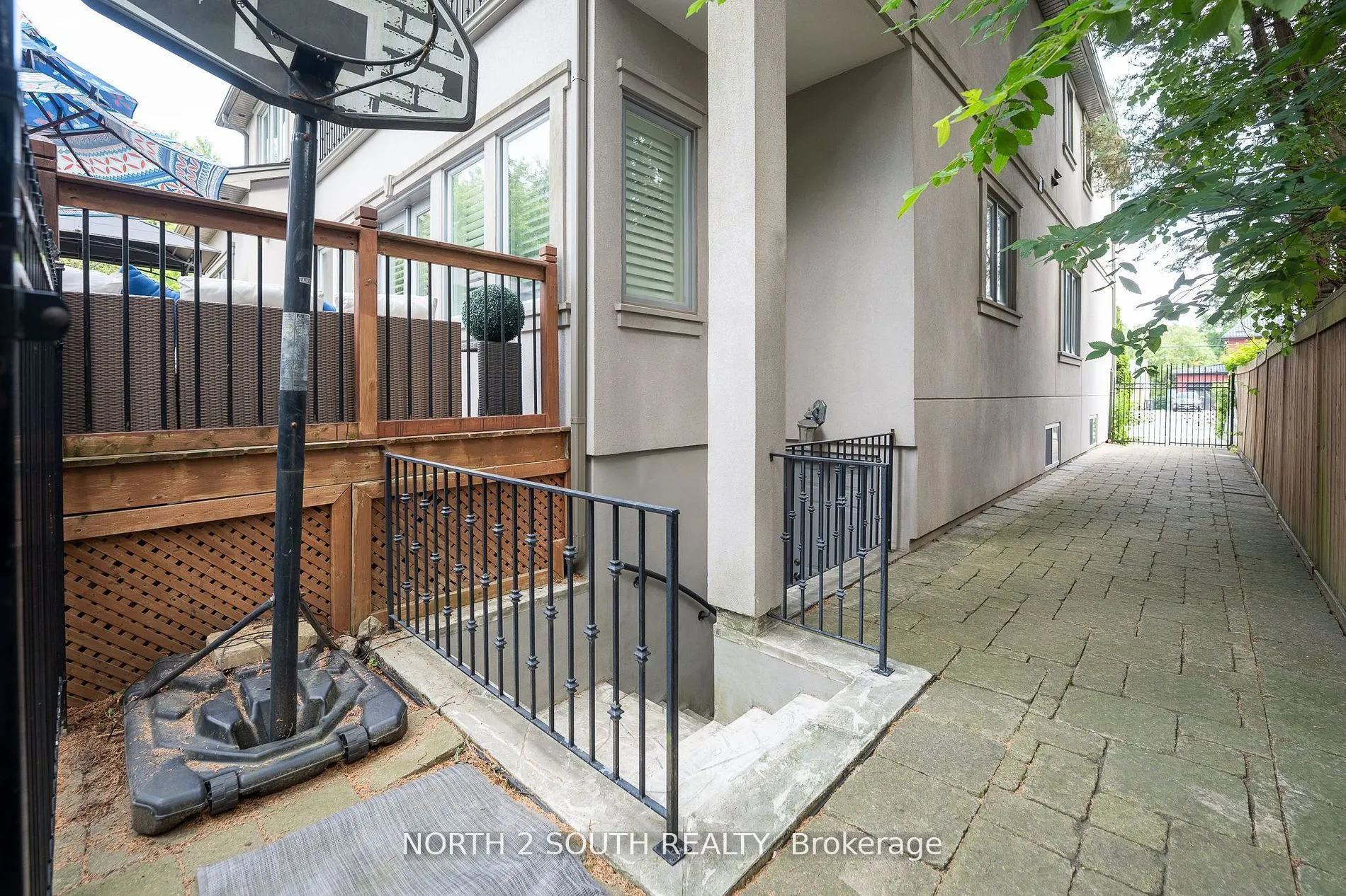 339 Burnhamthorpe Road